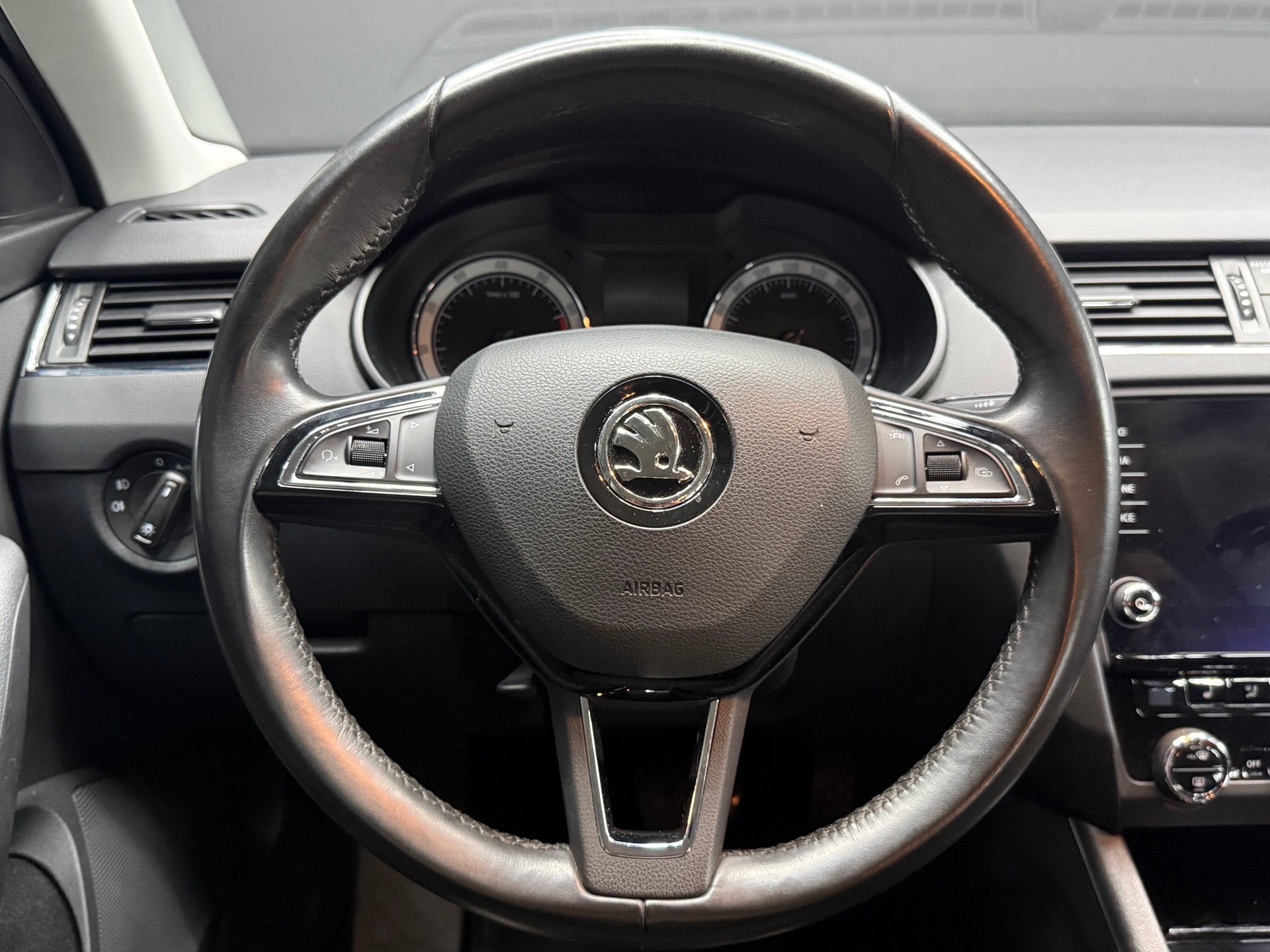 SKODA Octavia Combi 1.4 TSI Style DSG-image-17