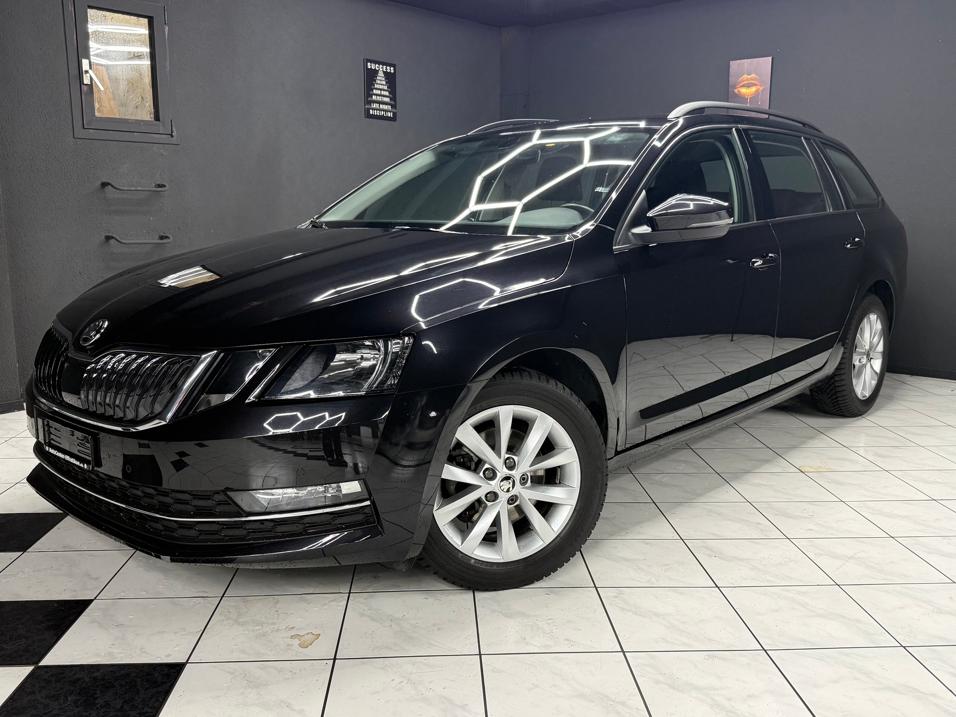 SKODA Octavia Combi 1.4 TSI Style DSG-image-1