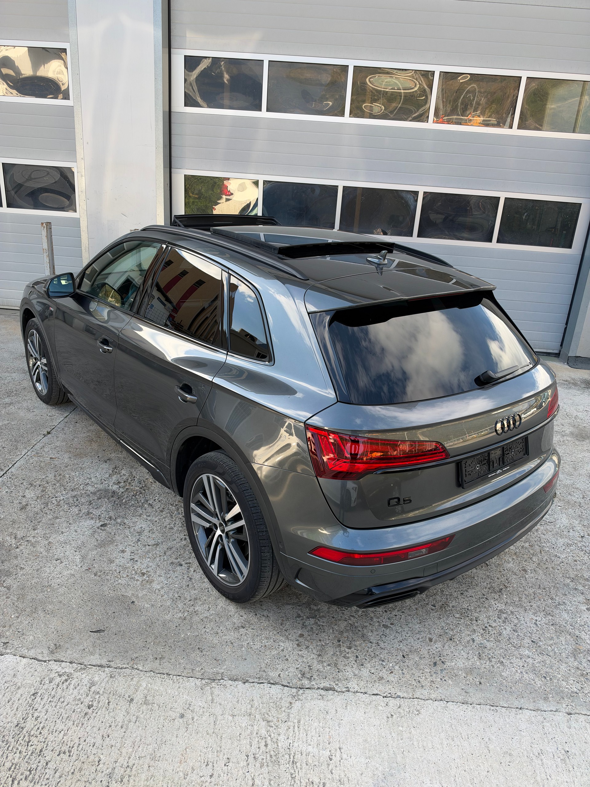 AUDI Q5 40 TDI S-line quattro S-tronic-image-8