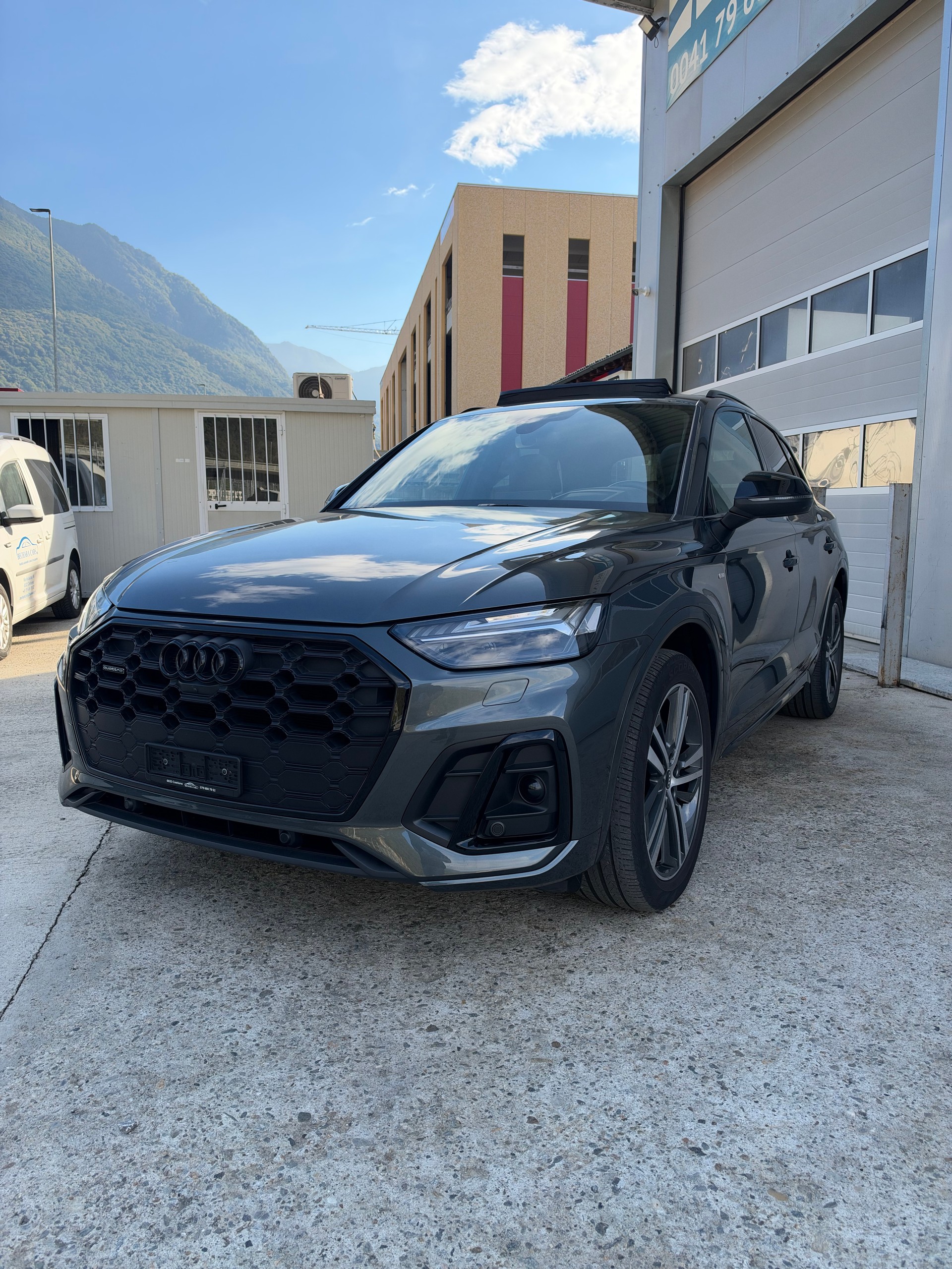 AUDI Q5 40 TDI S-line quattro S-tronic-image-2