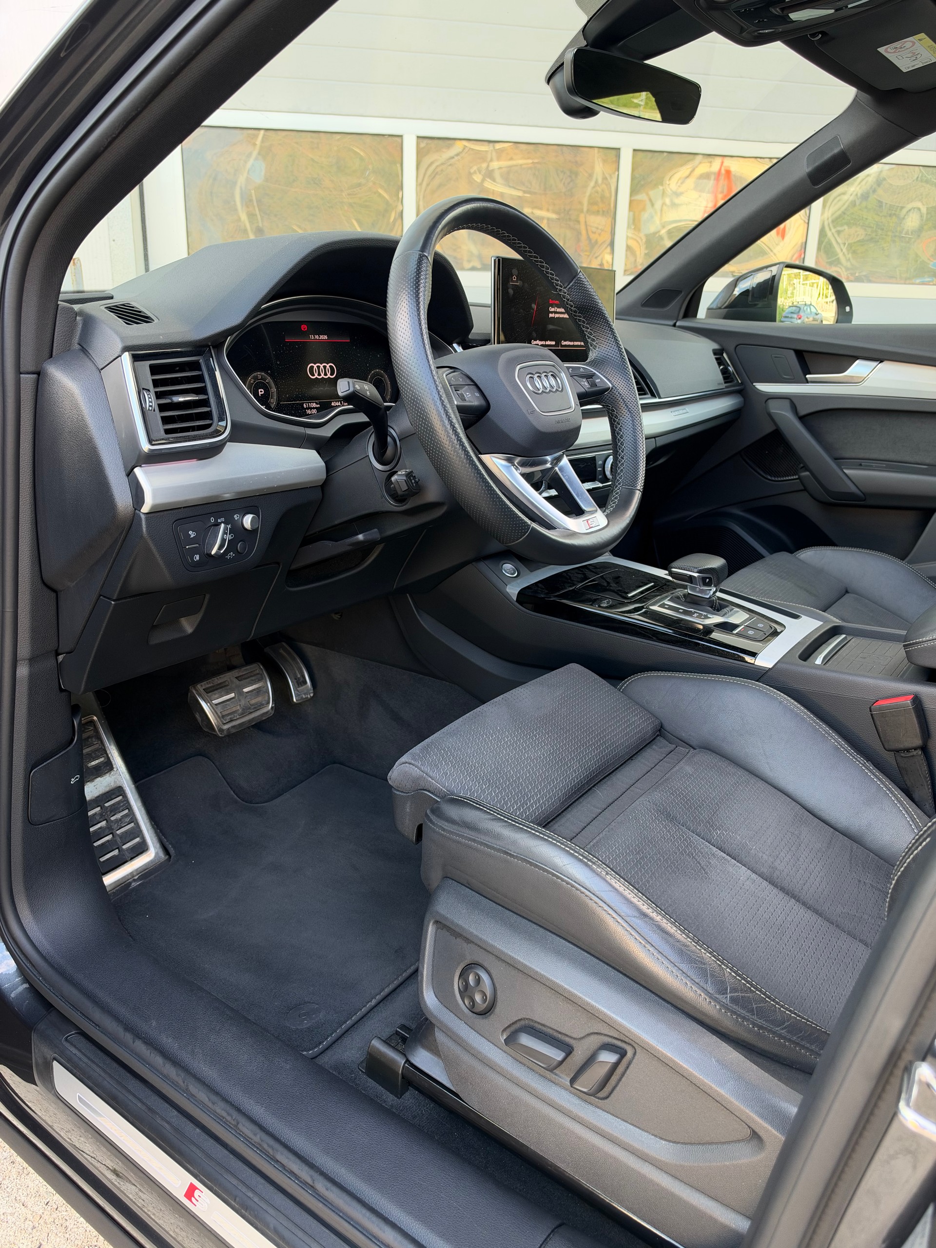 AUDI Q5 40 TDI S-line quattro S-tronic-image-9