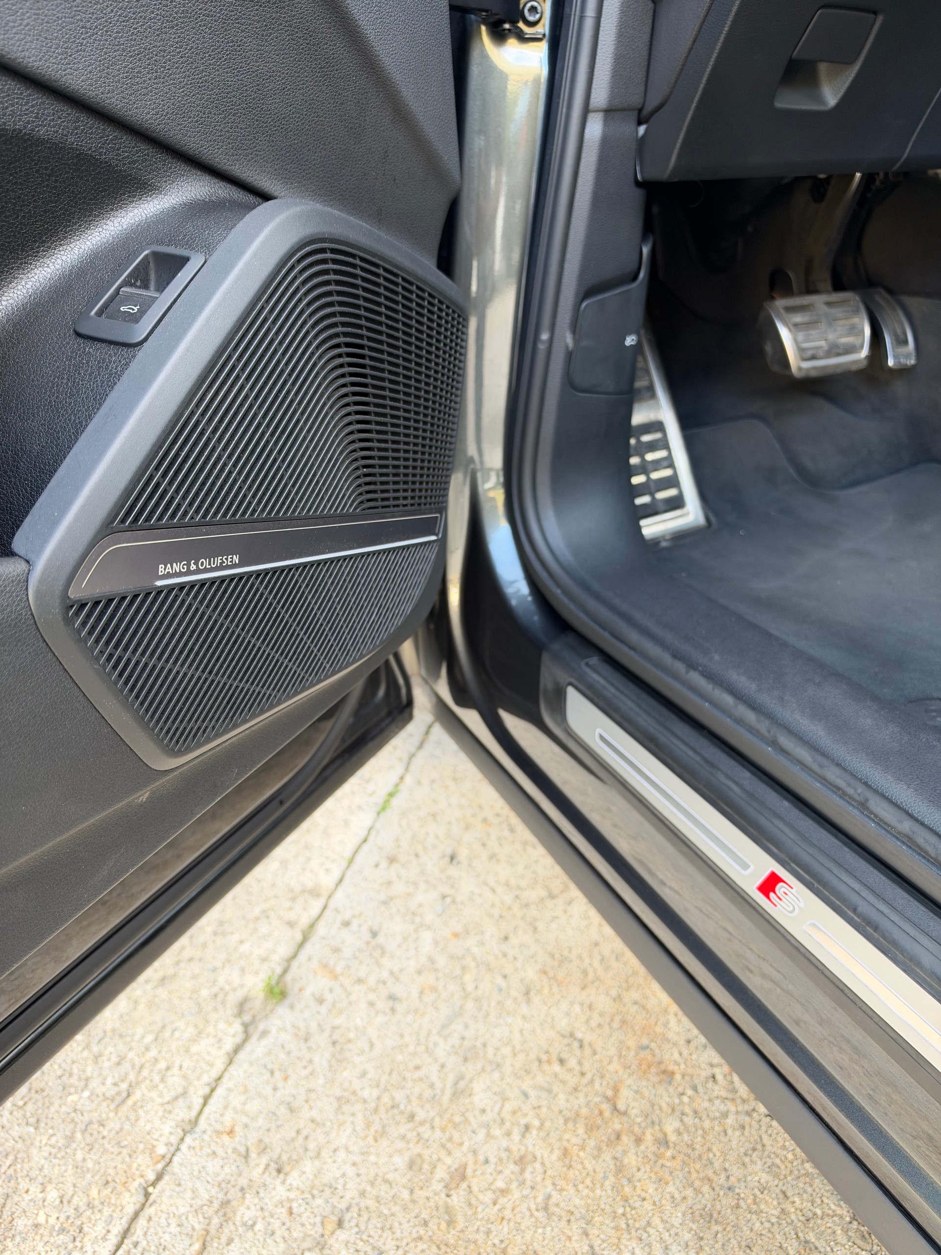 AUDI Q5 40 TDI S-line quattro S-tronic-image-14
