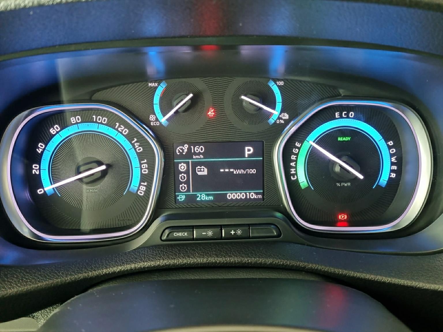 PEUGEOT e-Expert Premium 50 KWh Standard L2-image-8