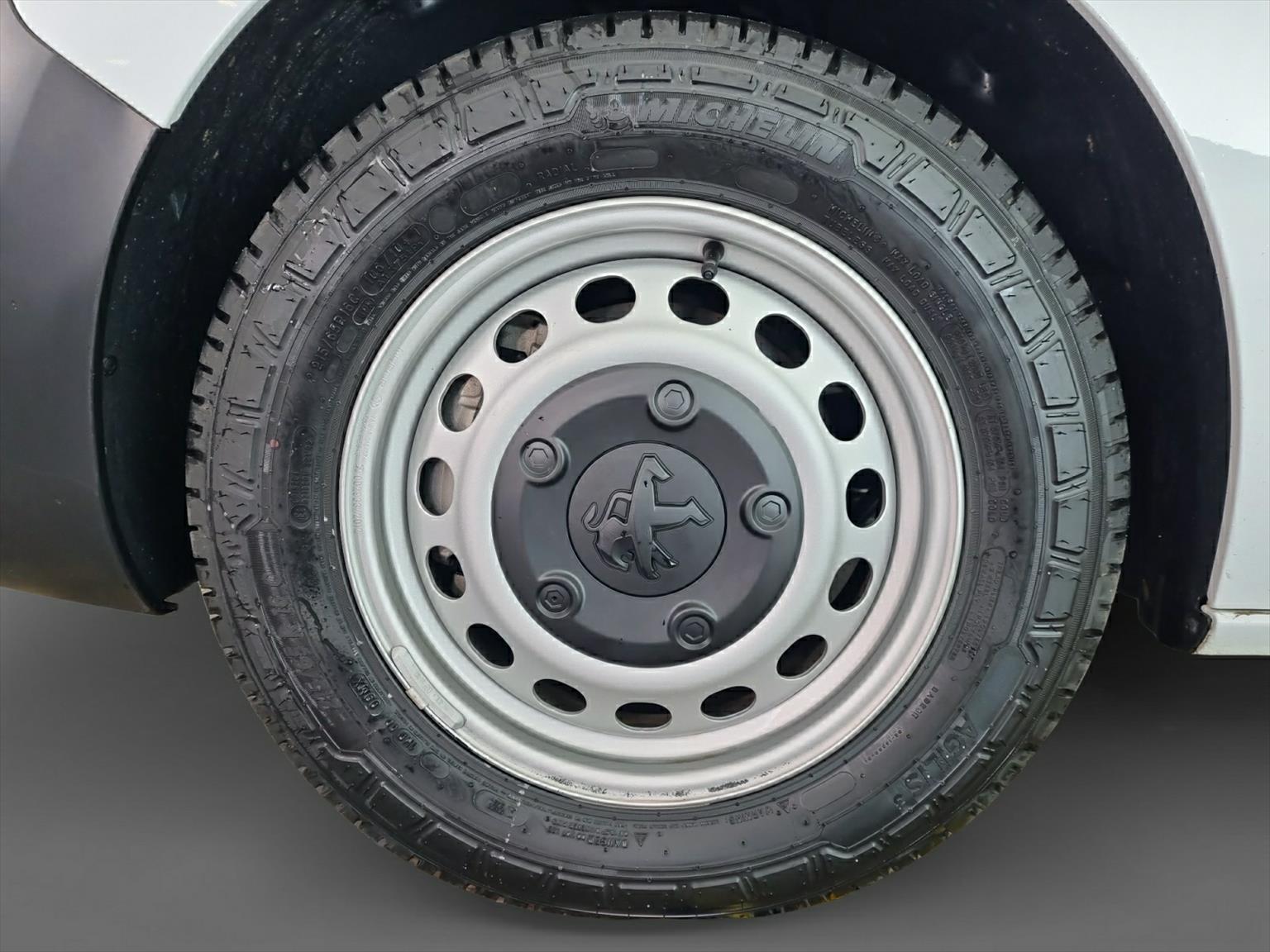PEUGEOT e-Expert Premium 50 KWh Standard L2-image-15