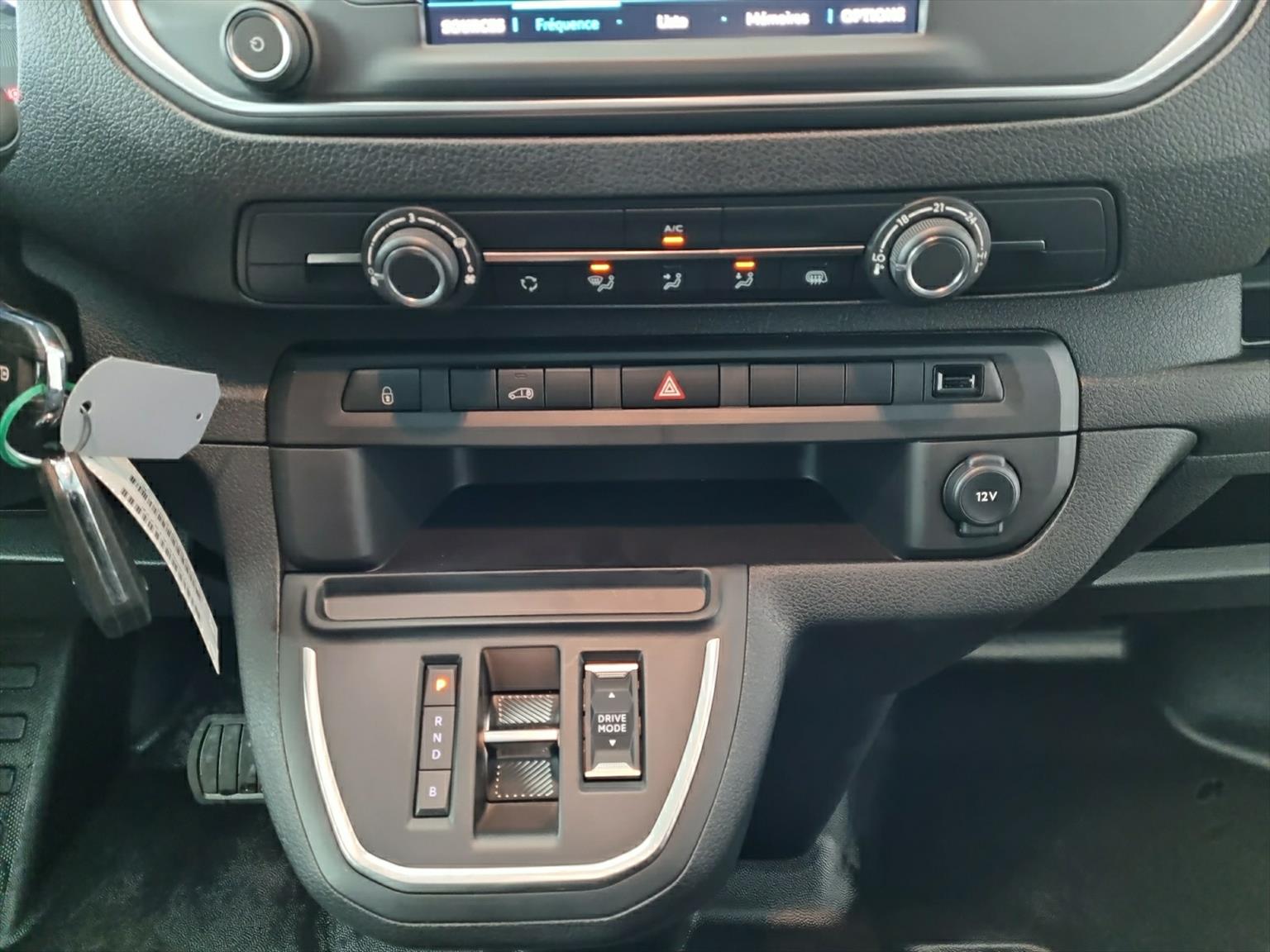 PEUGEOT e-Expert Premium 50 KWh Standard L2-image-7