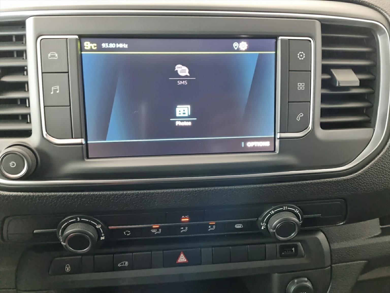 PEUGEOT e-Expert Premium 50 KWh Standard L2-image-9
