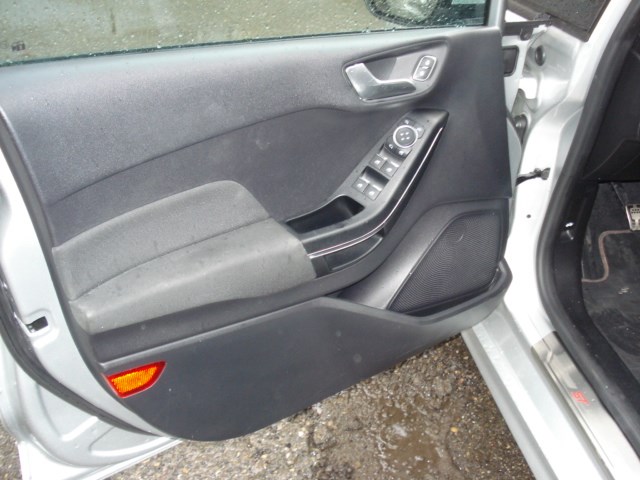 FORD Fiesta 1.0 SCTi ST Line-image-16