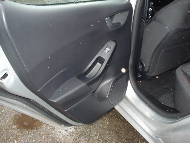 FORD Fiesta 1.0 SCTi ST Line-image-14
