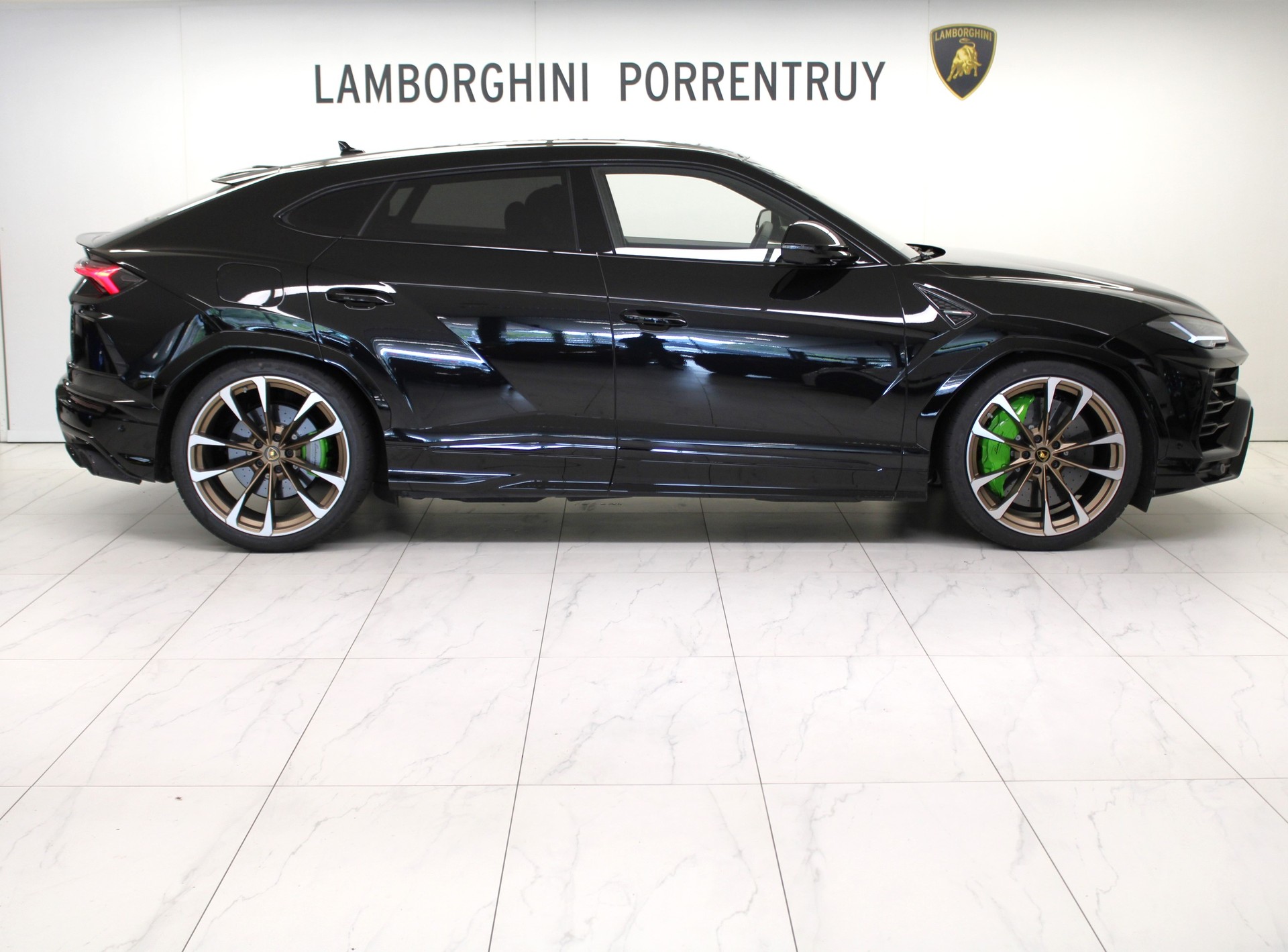 LAMBORGHINI Urus E-Gear-image-1