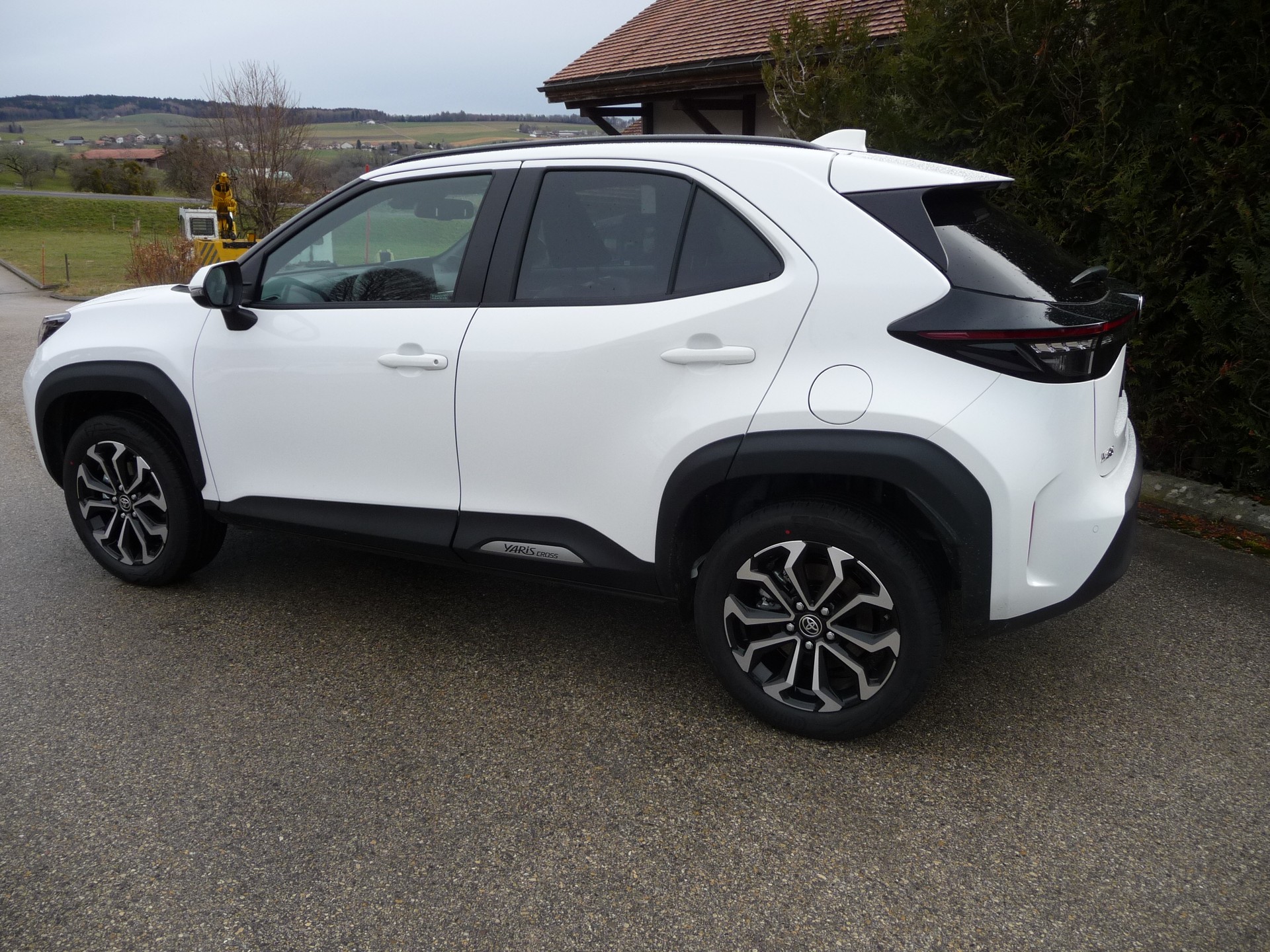 TOYOTA Yaris Cross 1.5 Trend e-CVT-image-1
