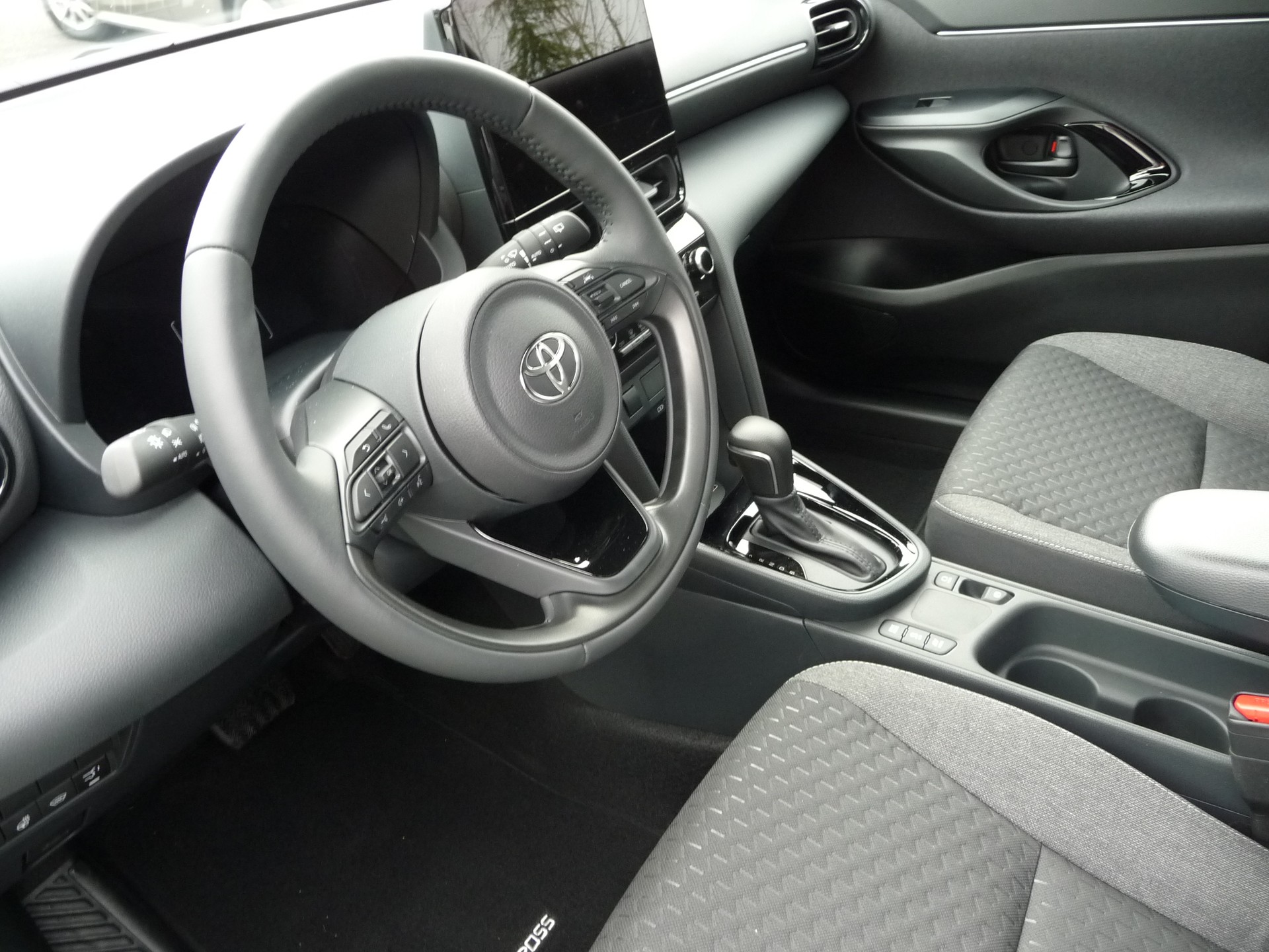 TOYOTA Yaris Cross 1.5 Trend e-CVT-image-4