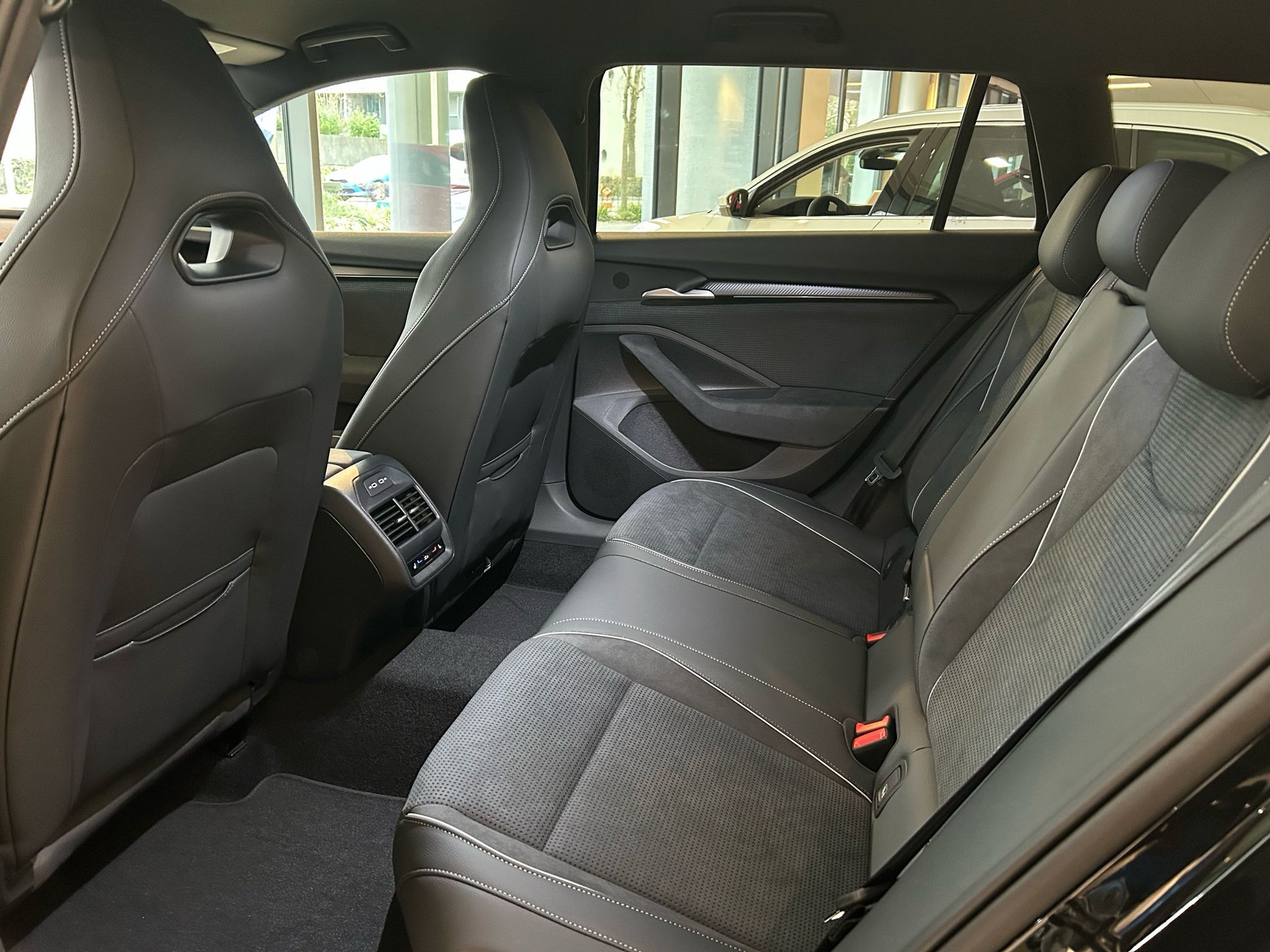 SKODA Superb Combi 1.5 TSI PHEV Sportline DSG-image-3
