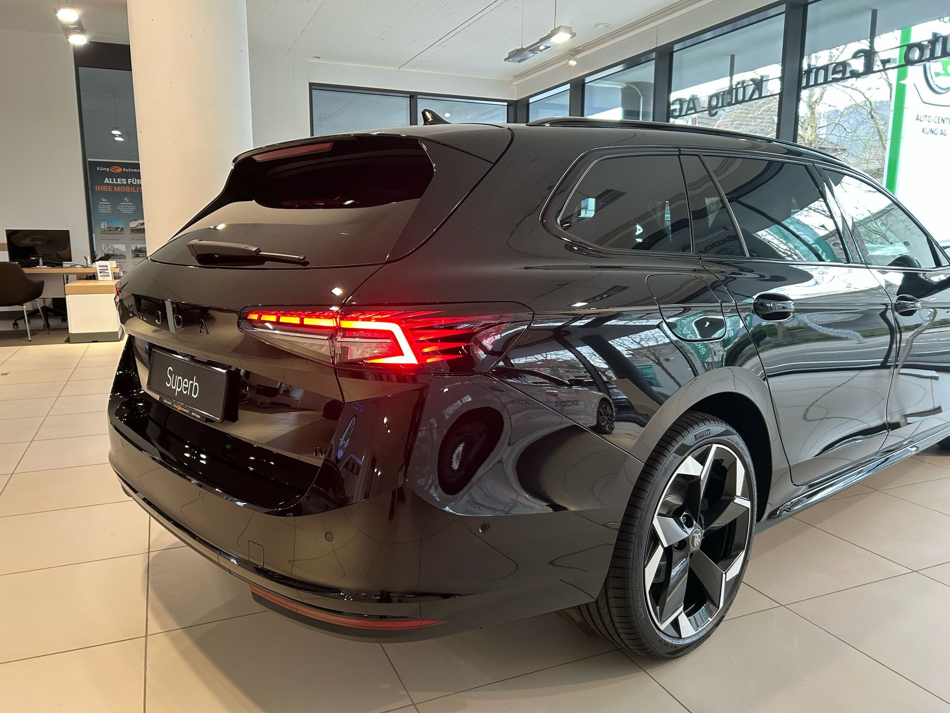 SKODA Superb Combi 1.5 TSI PHEV Sportline DSG-image-1