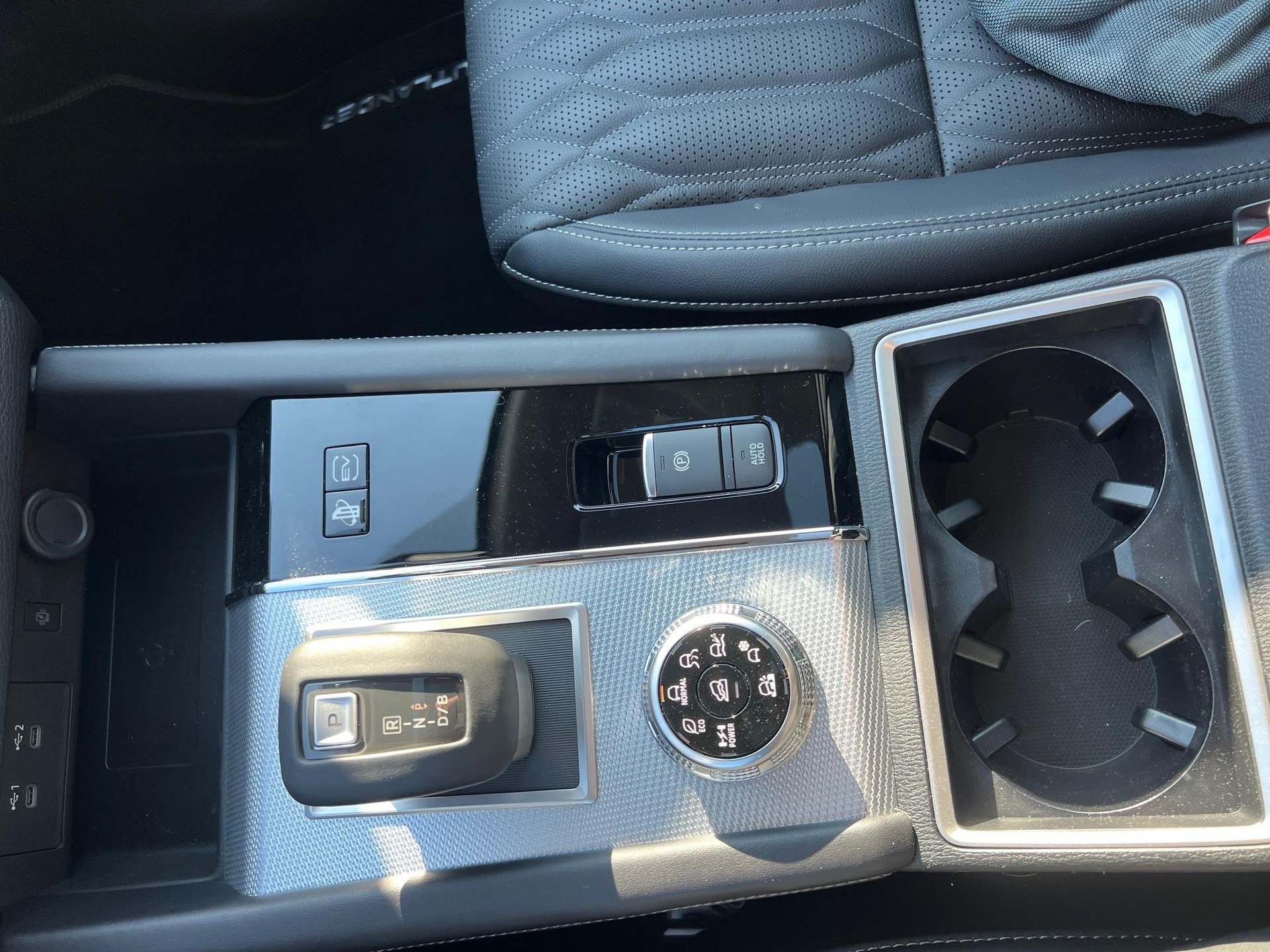 MITSUBISHI Outlander 2.4 PHEV Instyle 4x4-image-17