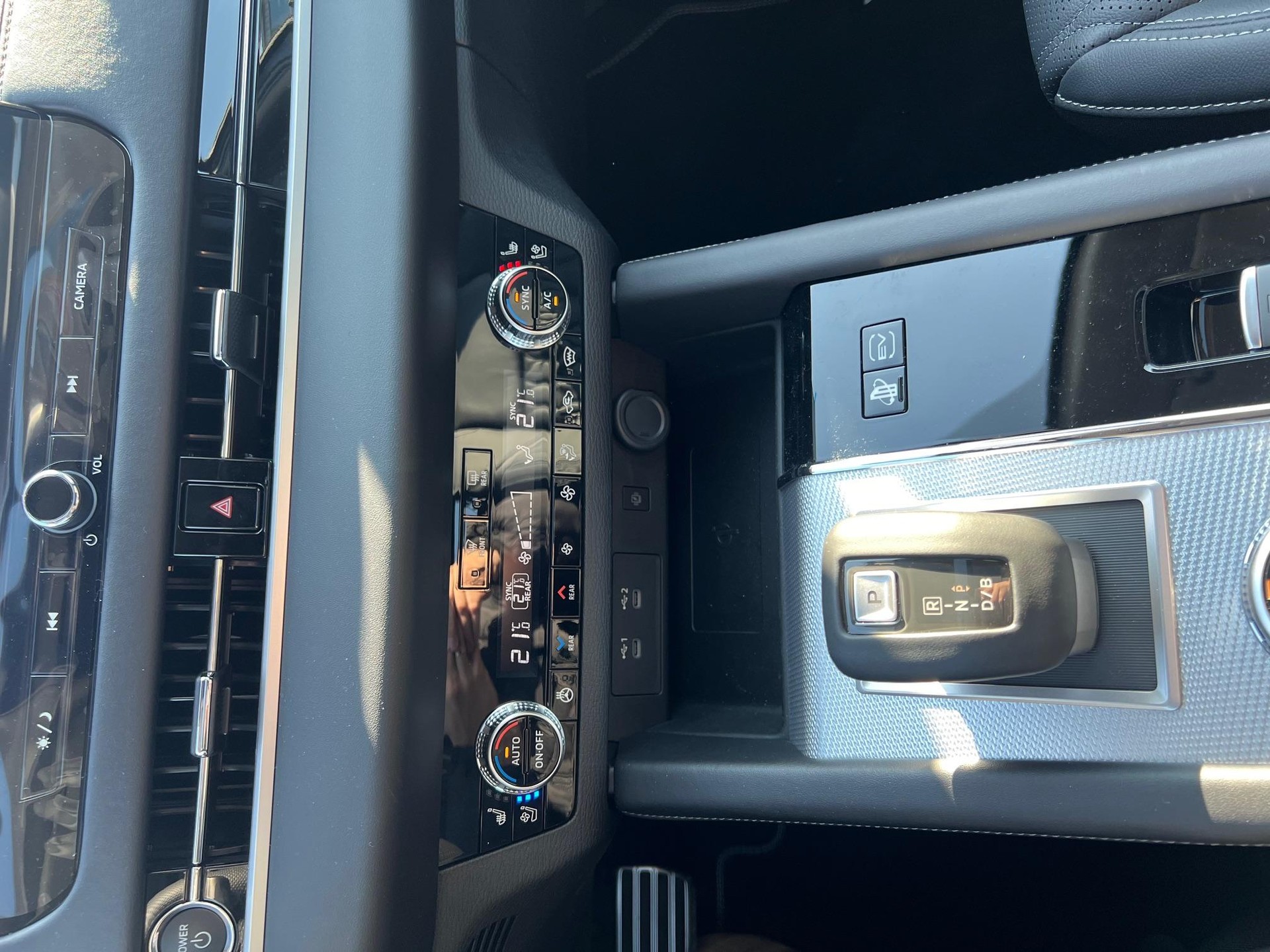 MITSUBISHI Outlander 2.4 PHEV Instyle 4x4-image-16