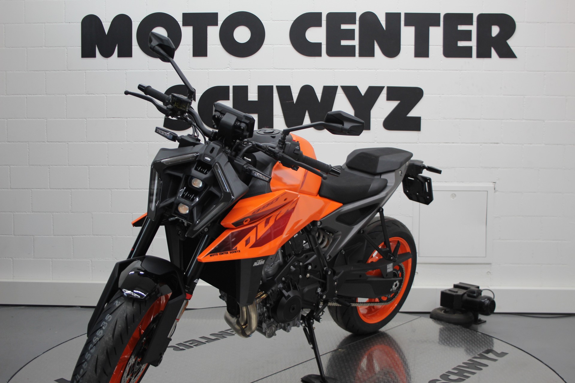 KTM 990 Duke-showroom-element-3
