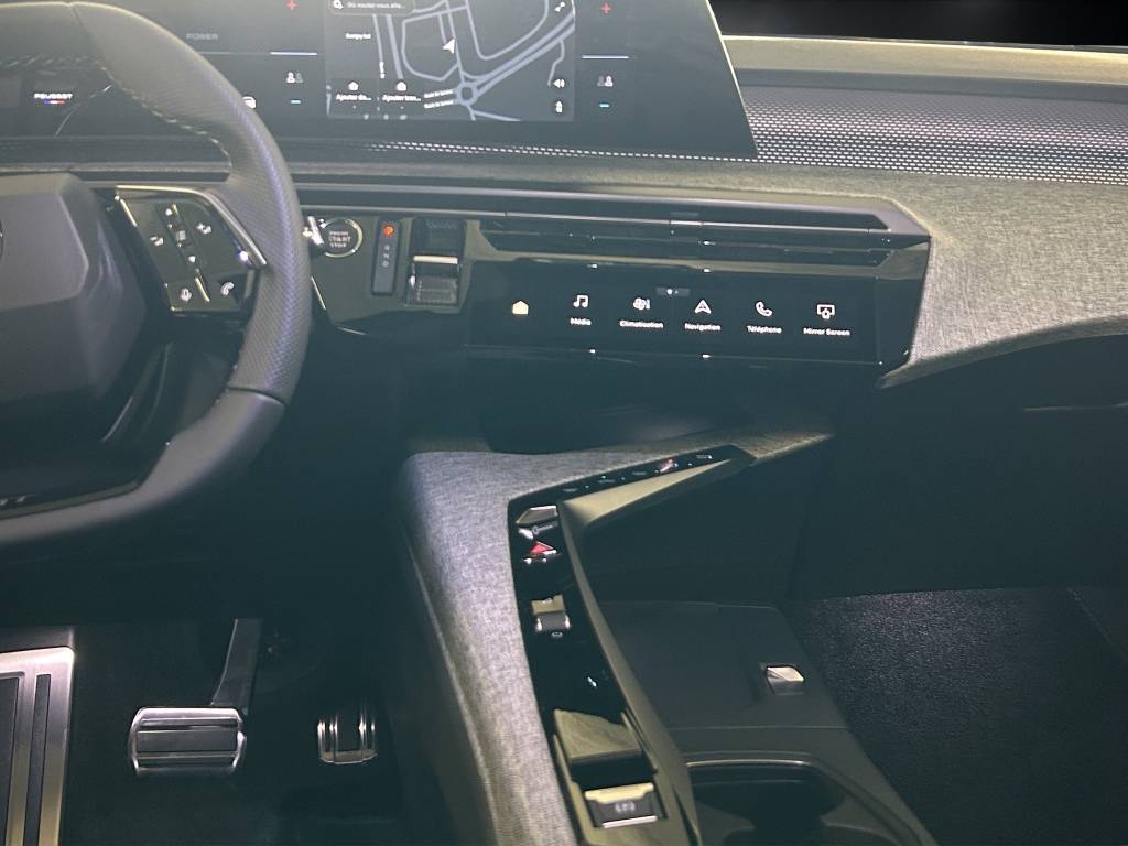 PEUGEOT 3008 73kWh GT-image-6