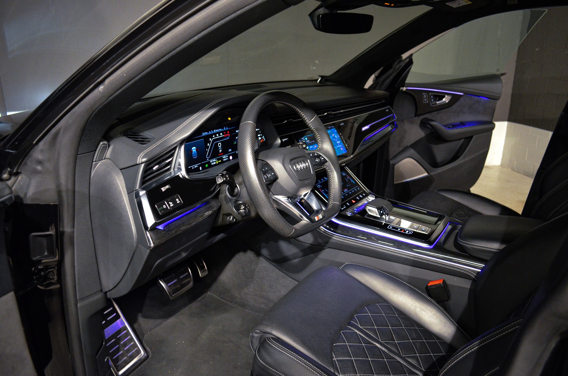 AUDI Q8 55 TFSI quattro tiptronic-image-15