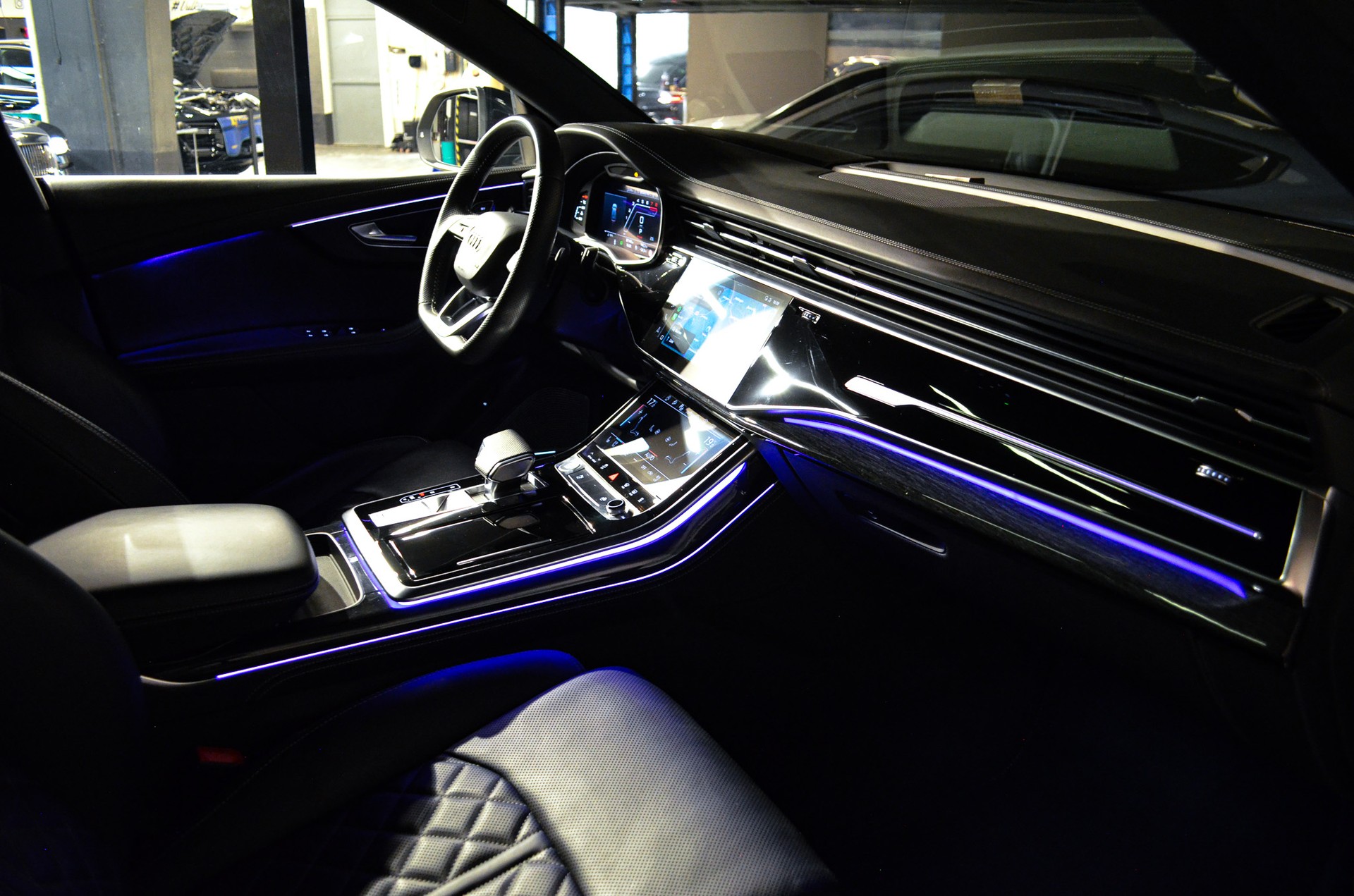 AUDI Q8 55 TFSI quattro tiptronic-image-13