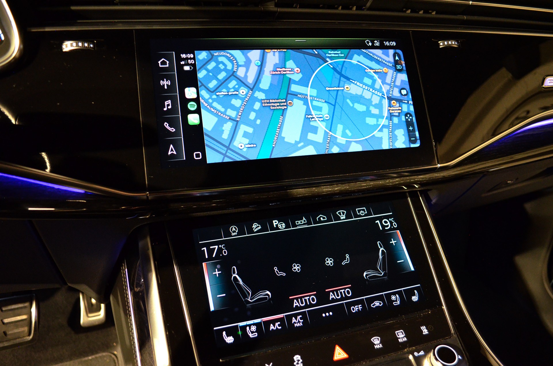 AUDI Q8 55 TFSI quattro tiptronic-image-18