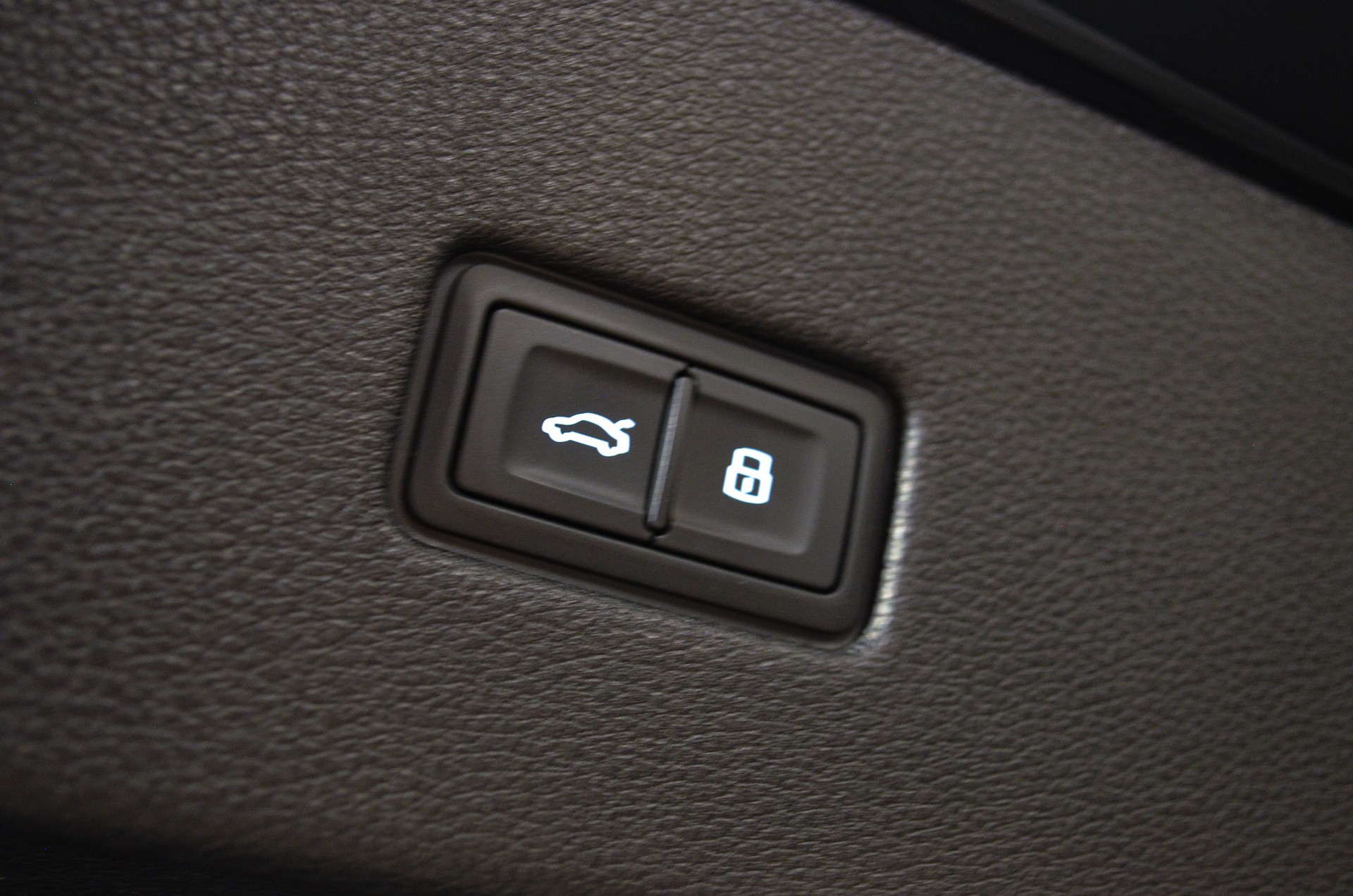 AUDI Q8 55 TFSI quattro tiptronic-image-8