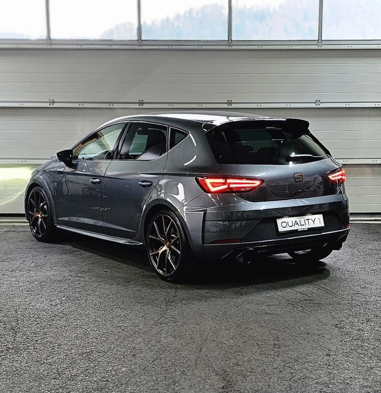 SEAT Leon 2.0 TSI Cupra R DSG *CH-Fahrzeug* *Limited Edition*-image-2