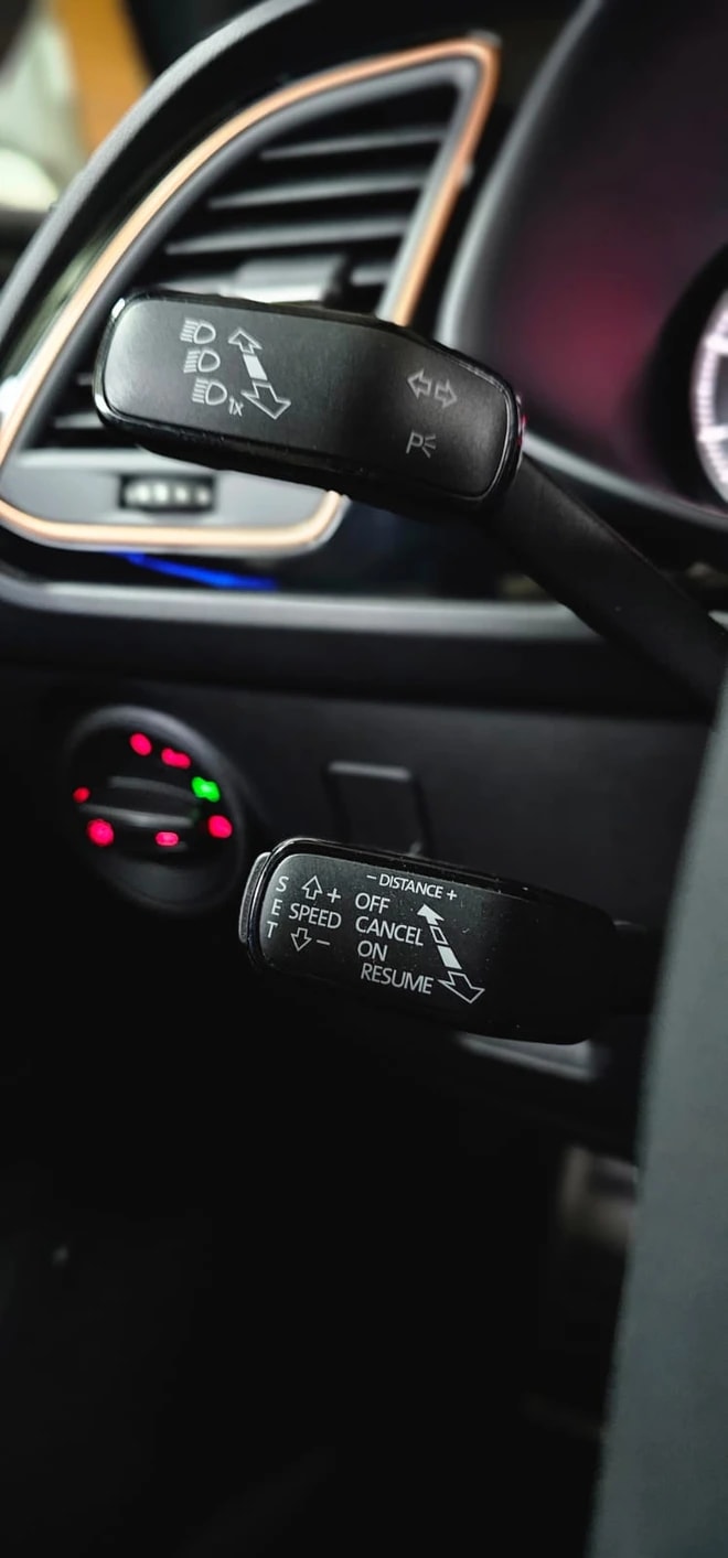 SEAT Leon 2.0 TSI Cupra R DSG *CH-Fahrzeug* *Limited Edition*-image-15