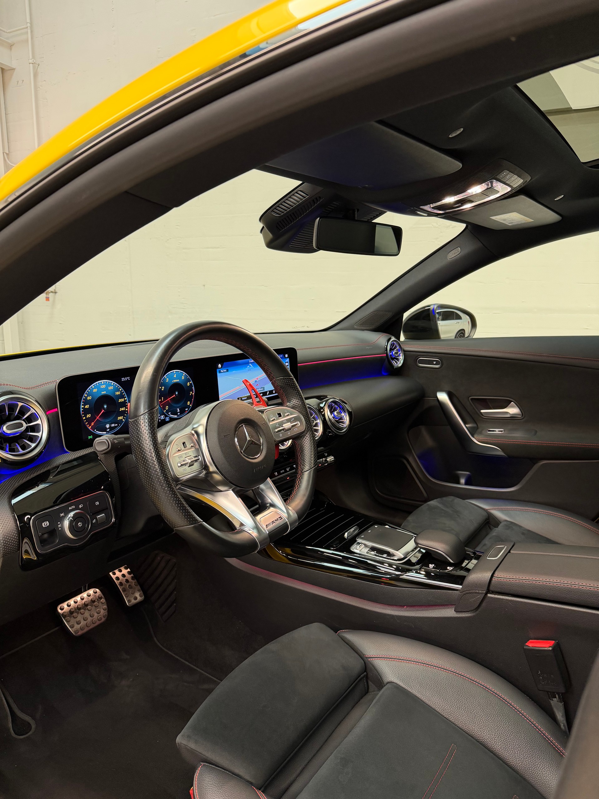 MERCEDES-BENZ CLA 35 AMG 4Matic 7G-DCT Limited Yellow Black Performance Aktionsleasing ab 399.--image-13