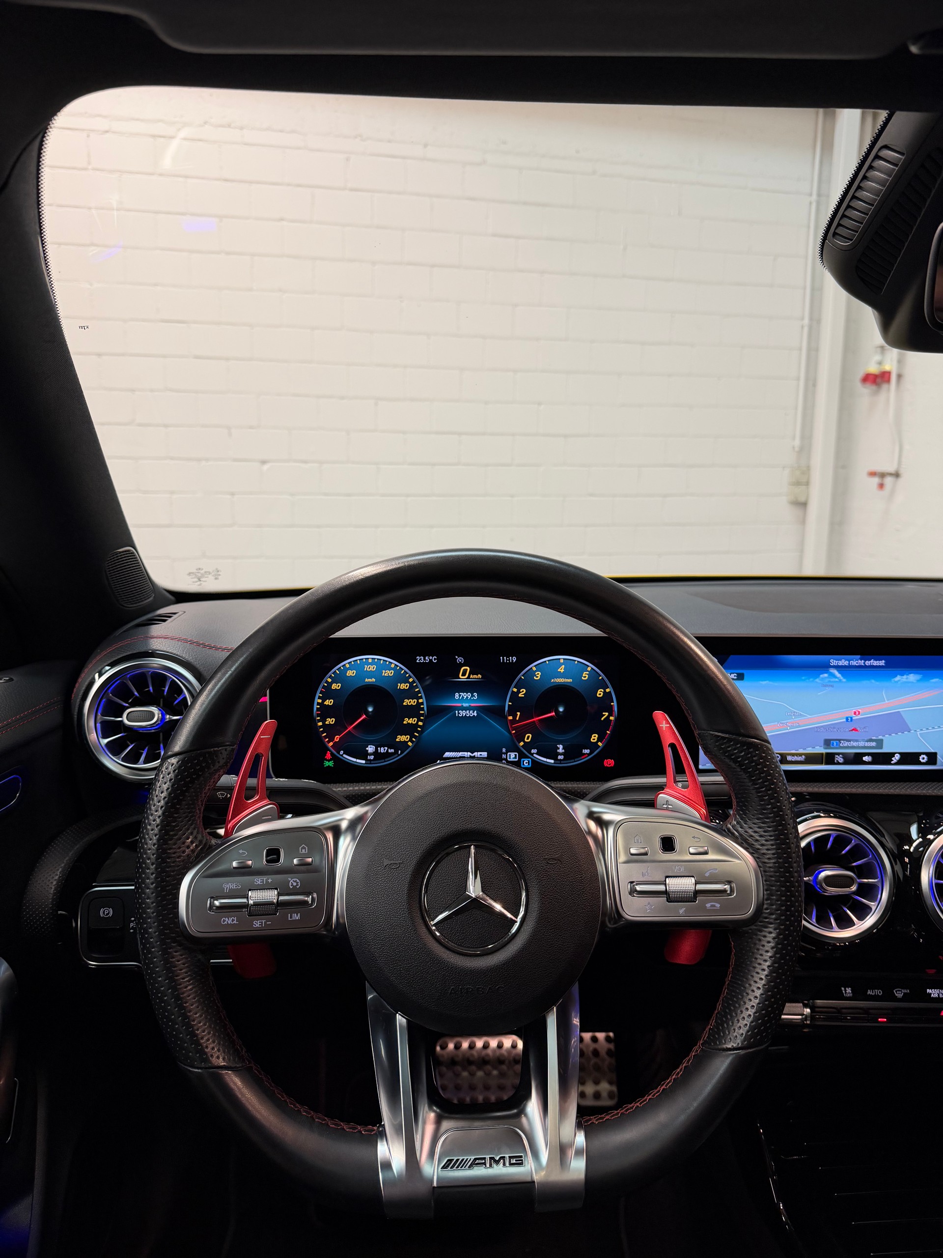 MERCEDES-BENZ CLA 35 AMG 4Matic 7G-DCT Limited Yellow Black Performance Aktionsleasing ab 399.--image-15