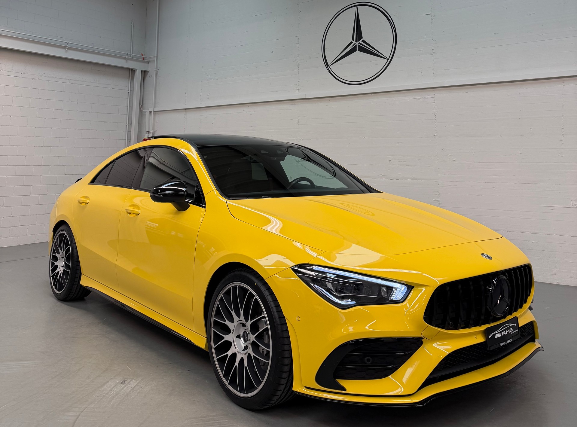 MERCEDES-BENZ CLA 35 AMG 4Matic 7G-DCT Limited Yellow Black Performance Aktionsleasing ab 399.--showroom-element-1