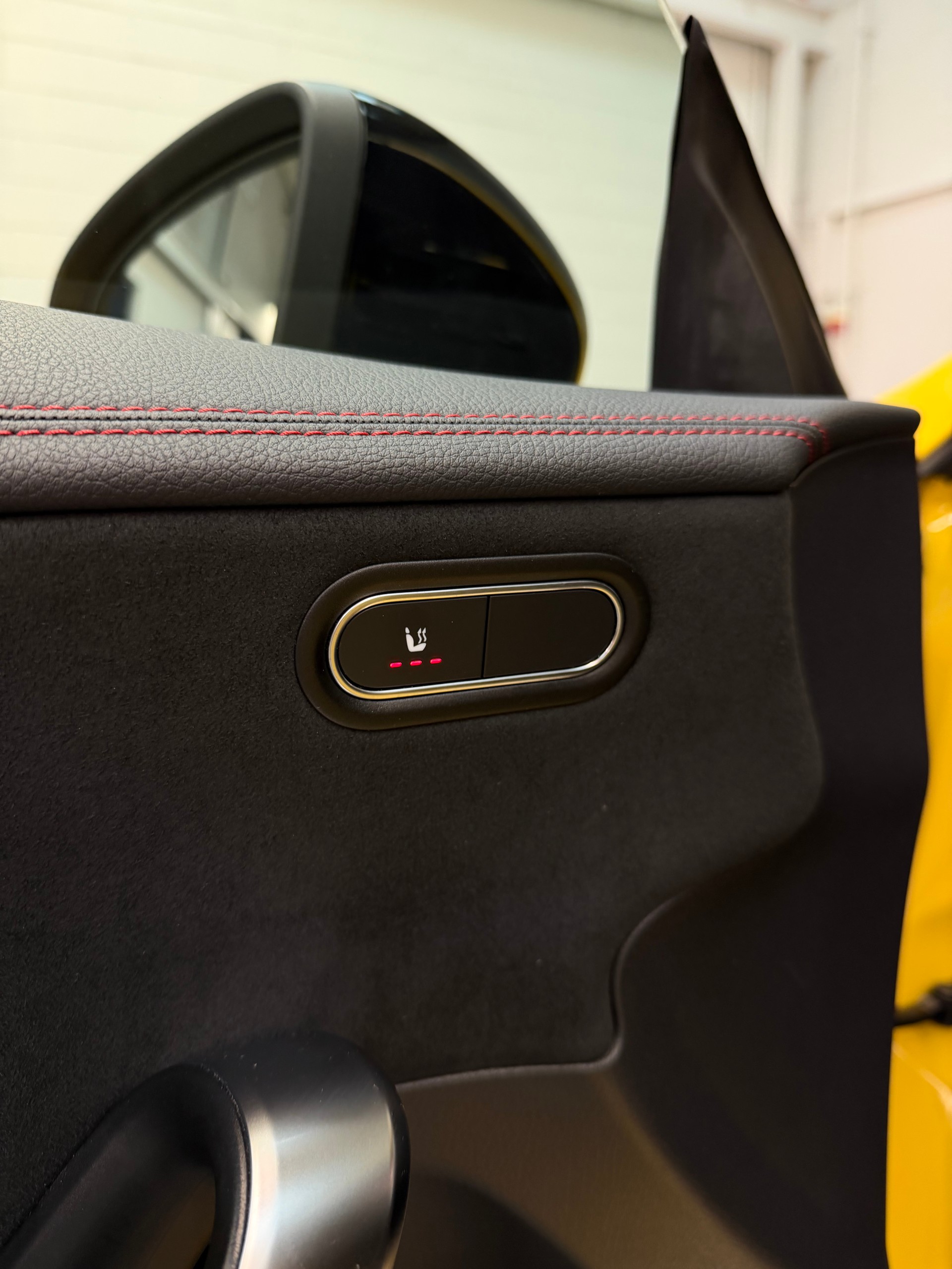 MERCEDES-BENZ CLA 35 AMG 4Matic 7G-DCT Limited Yellow Black Performance Aktionsleasing ab 399.--image-17