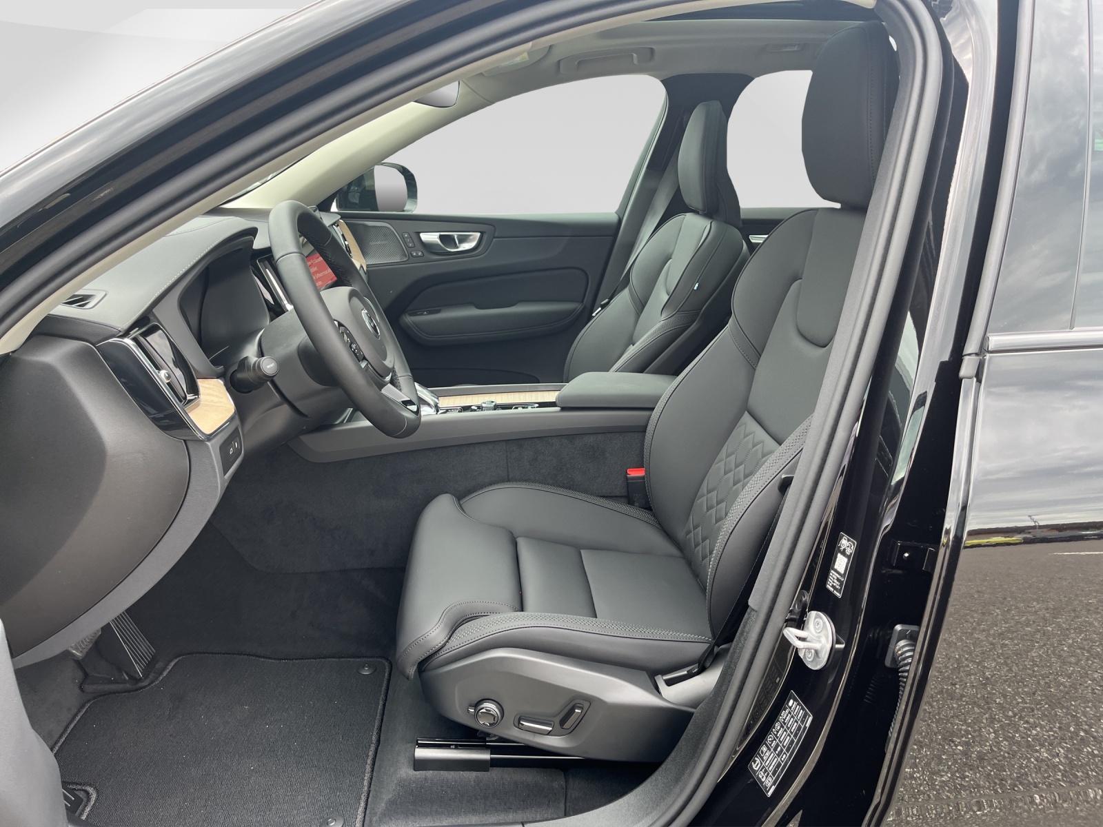 VOLVO XC60 2.0 T6 TE Ultra Dark eAWD-image-8