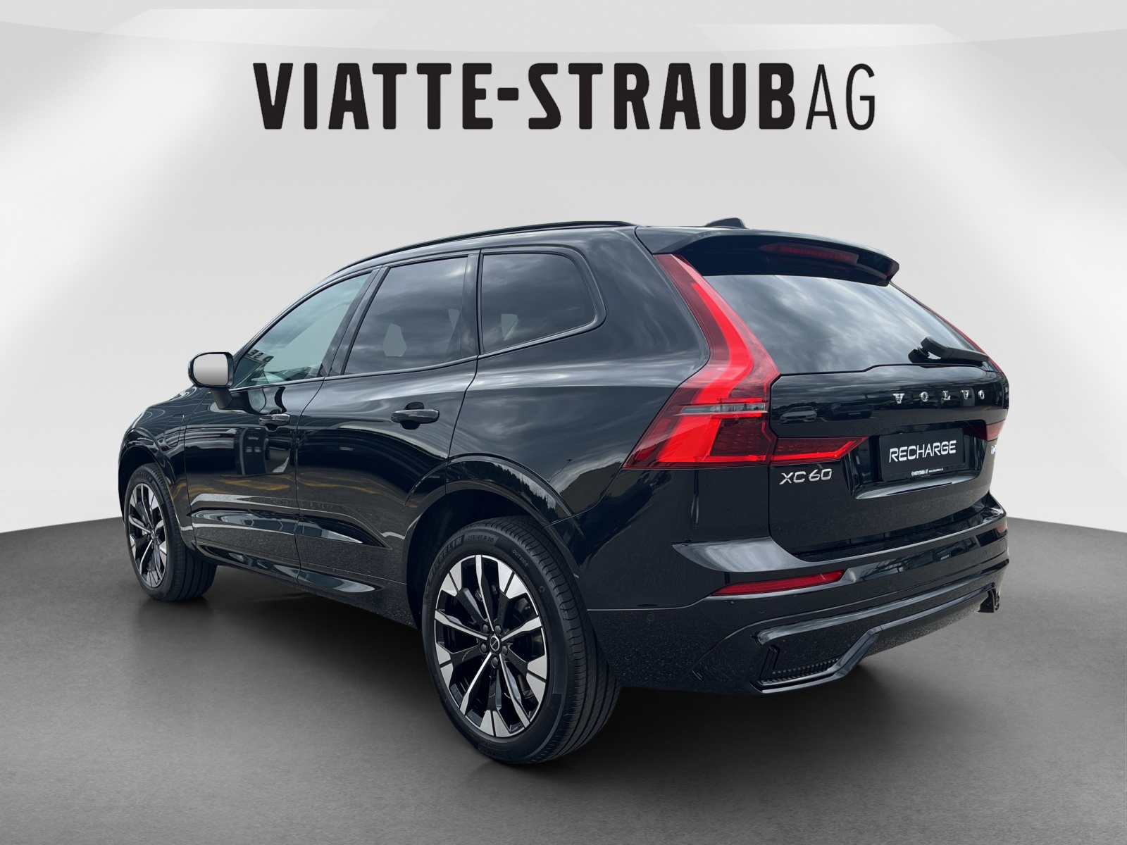 VOLVO XC60 2.0 T6 TE Ultra Dark eAWD-showroom-element-2