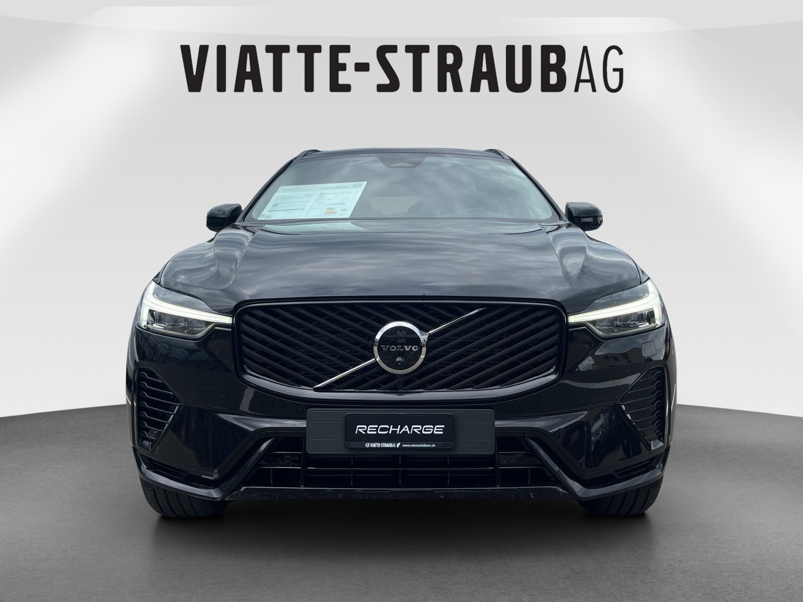 VOLVO XC60 2.0 T6 TE Ultra Dark eAWD-showroom-element-3
