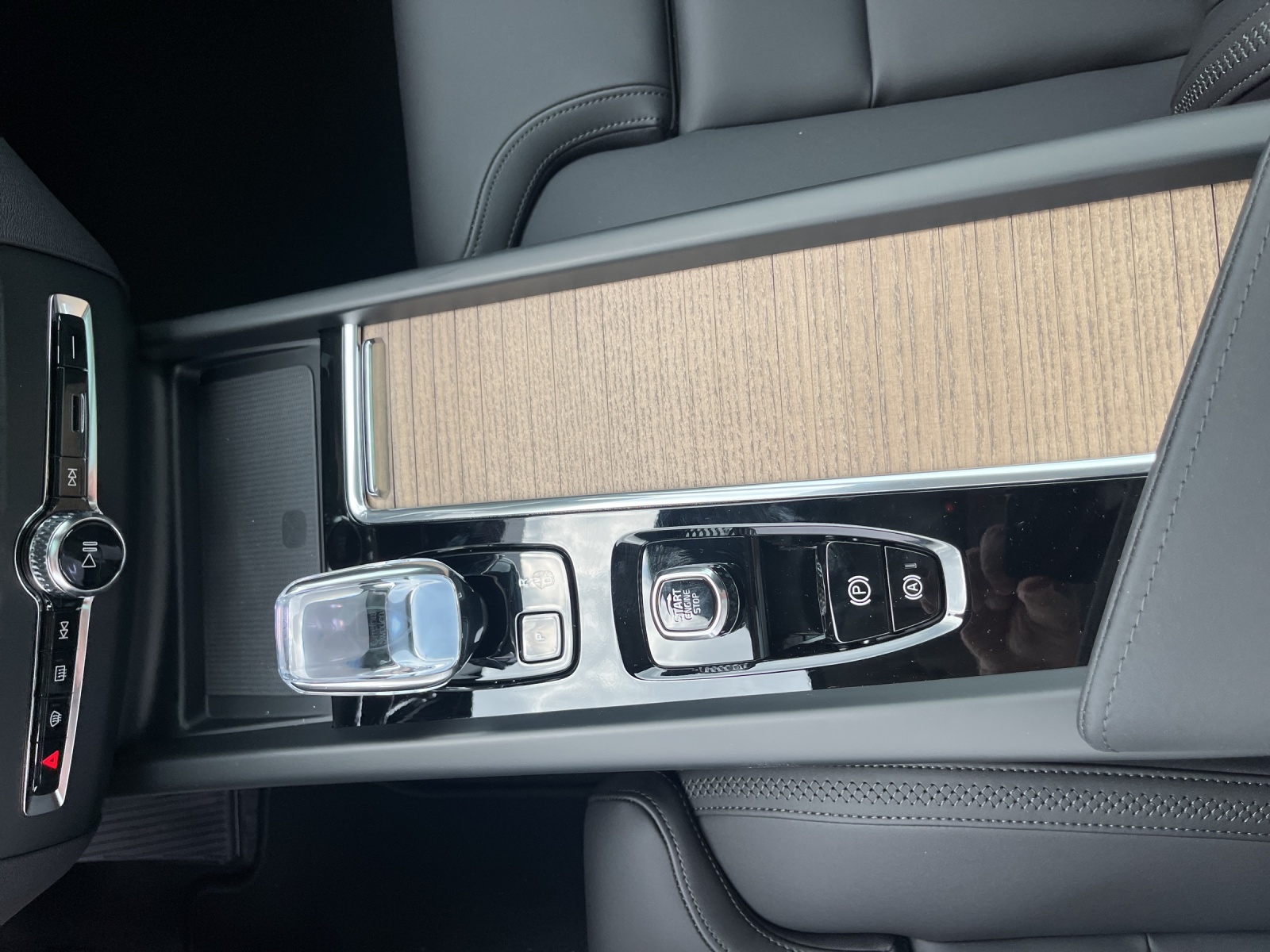 VOLVO XC60 2.0 T6 TE Ultra Dark eAWD-image-21
