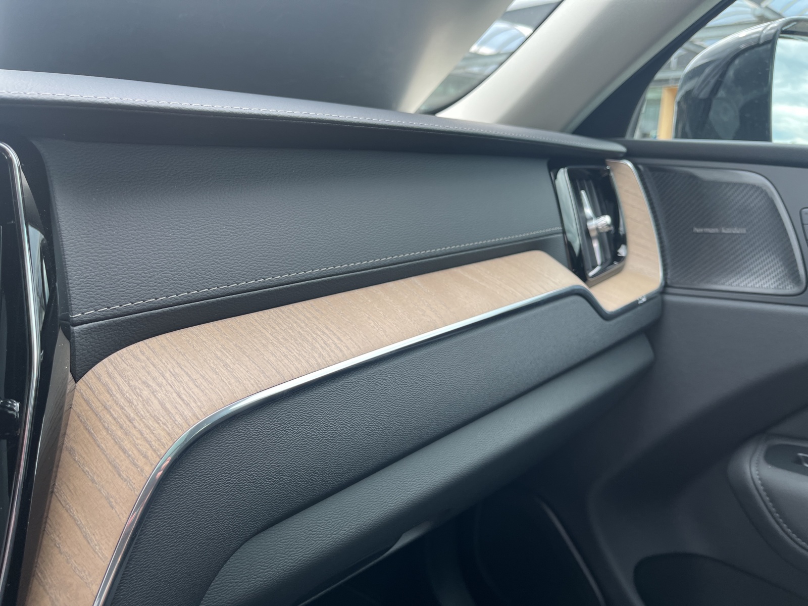 VOLVO XC60 2.0 T6 TE Ultra Dark eAWD-image-15