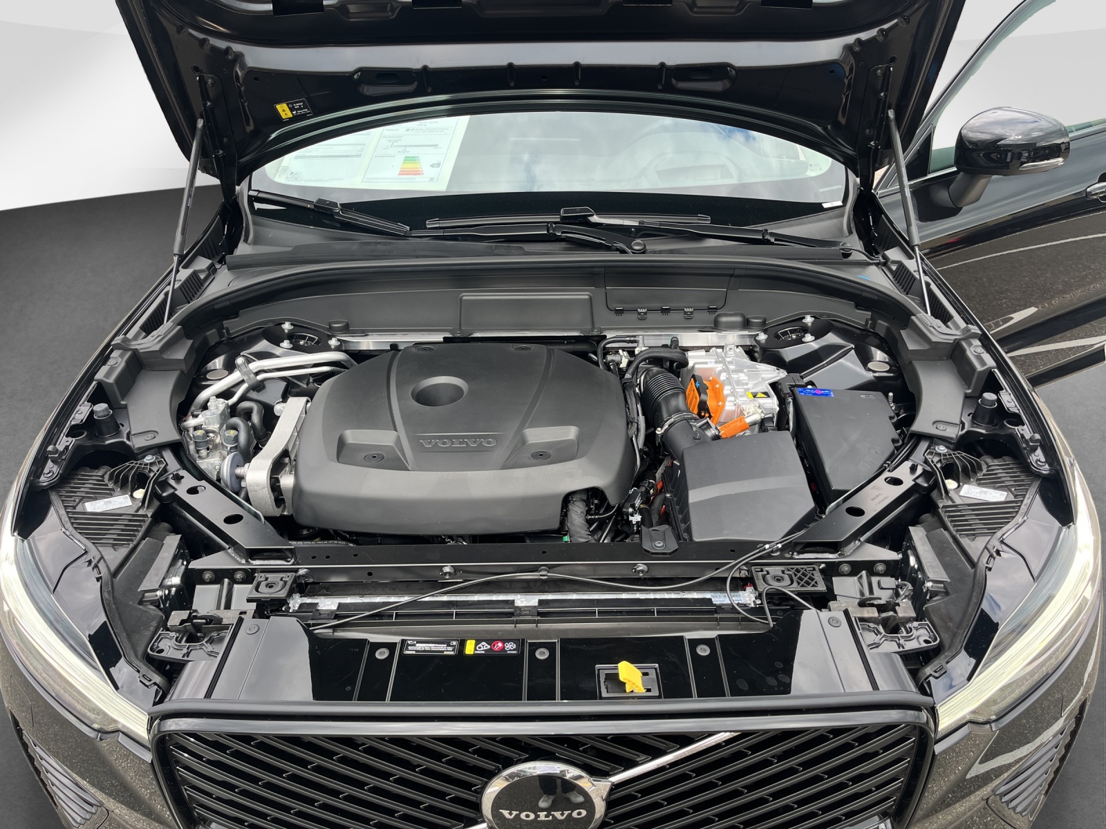 VOLVO XC60 2.0 T6 TE Ultra Dark eAWD-image-19