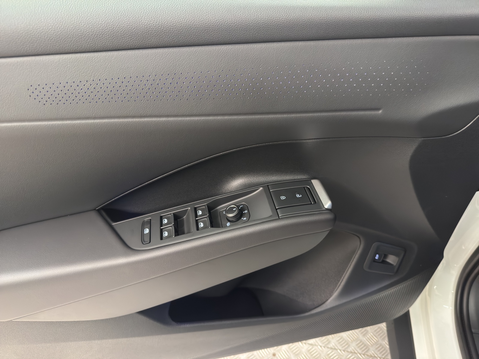 VW T-Roc 1.5 eTSI R-Line DSG-image-12