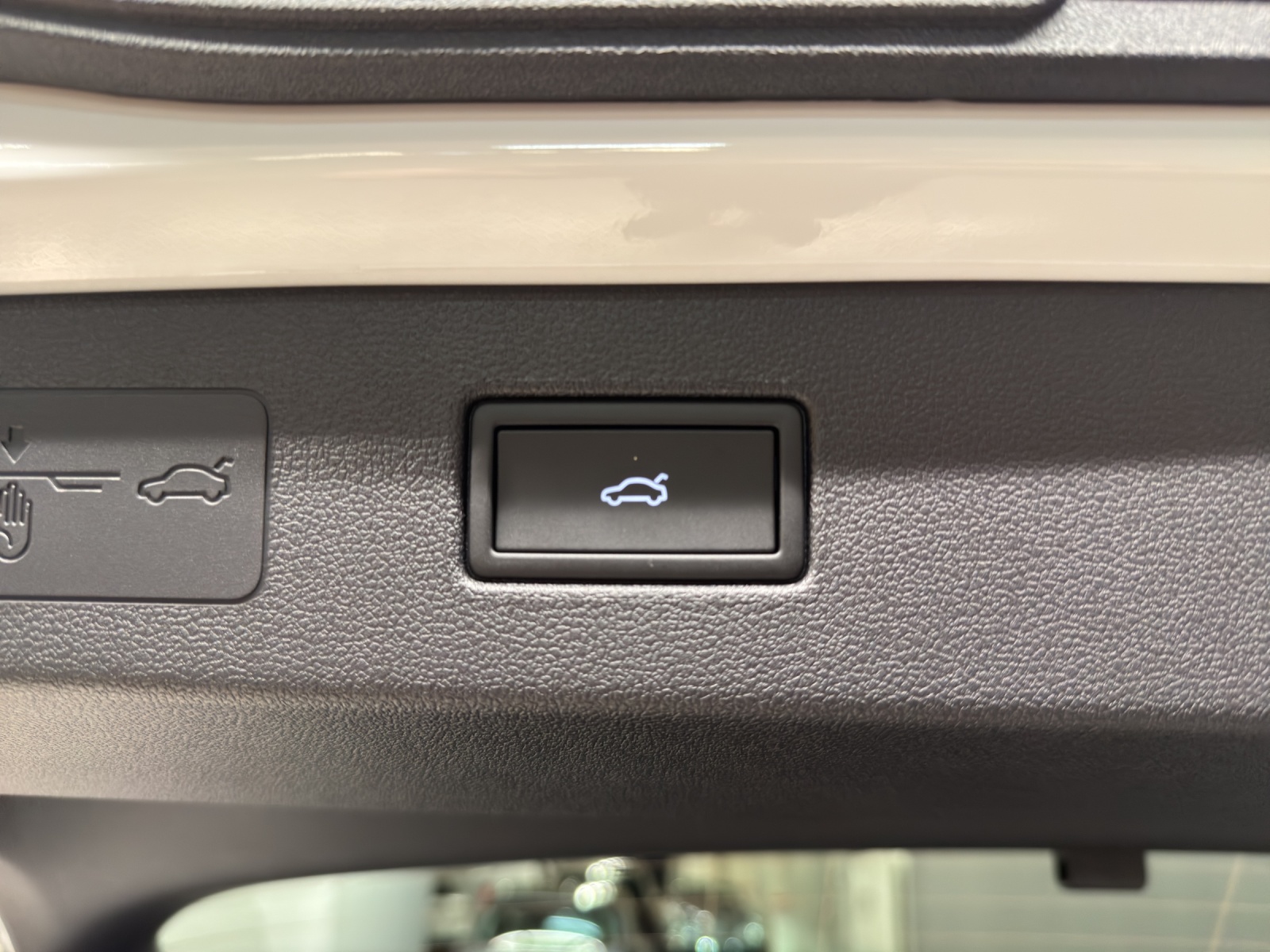 VW T-Roc 1.5 eTSI R-Line DSG-image-11