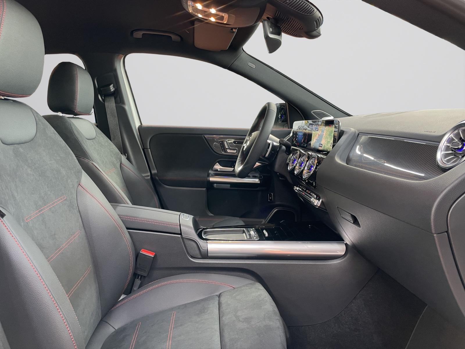 MERCEDES-BENZ GLA 200 Night Star AMG Line-image-5