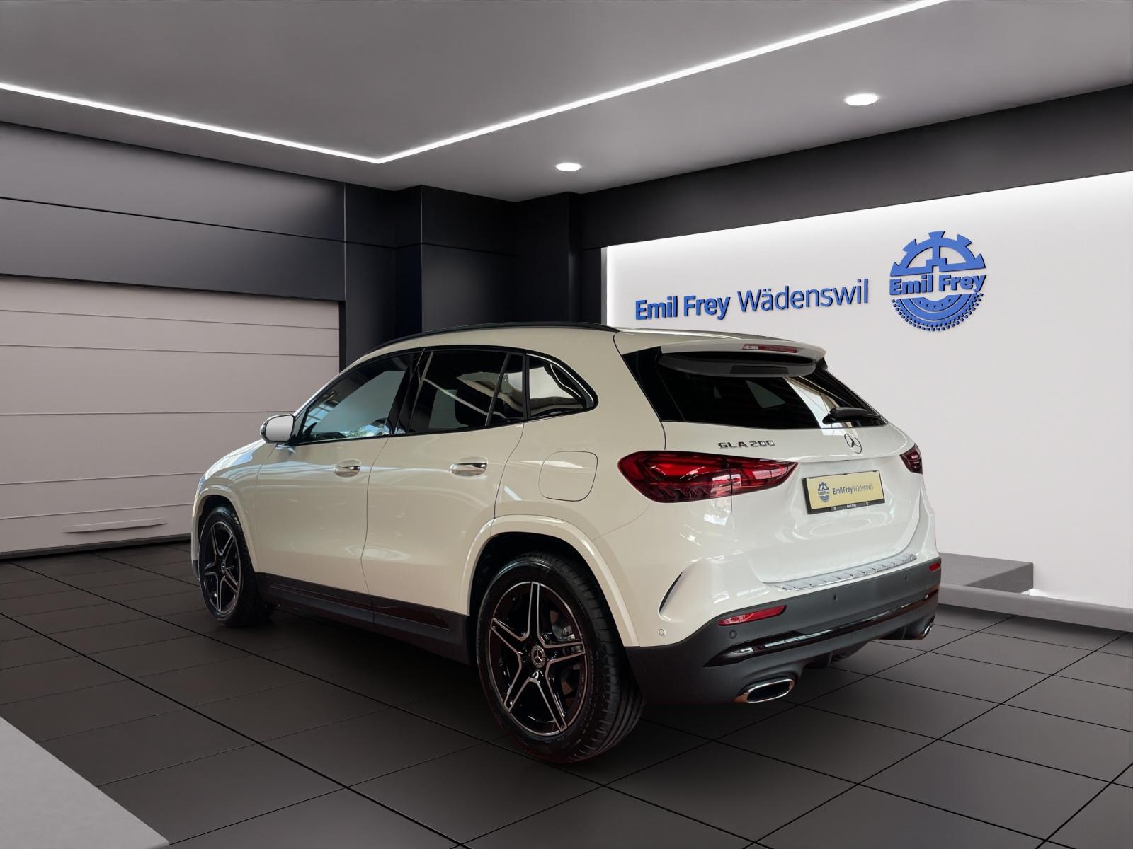 MERCEDES-BENZ GLA 200 Night Star AMG Line-image-2