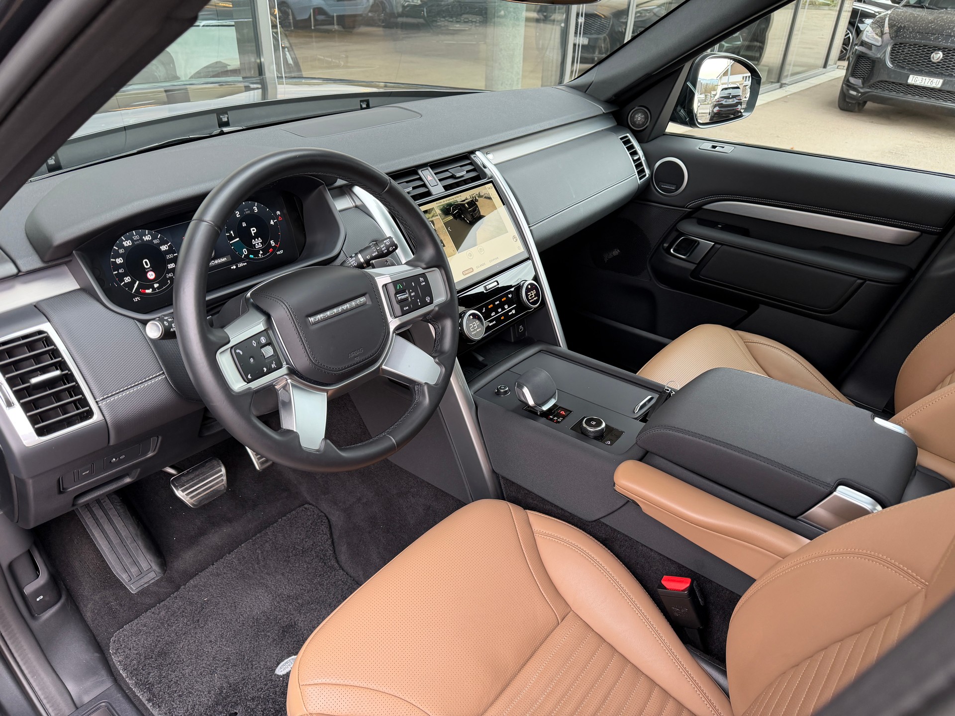 LAND ROVER Discovery 3.0D I6 300 R-Dynamic HSE AWD Automatic-image-11