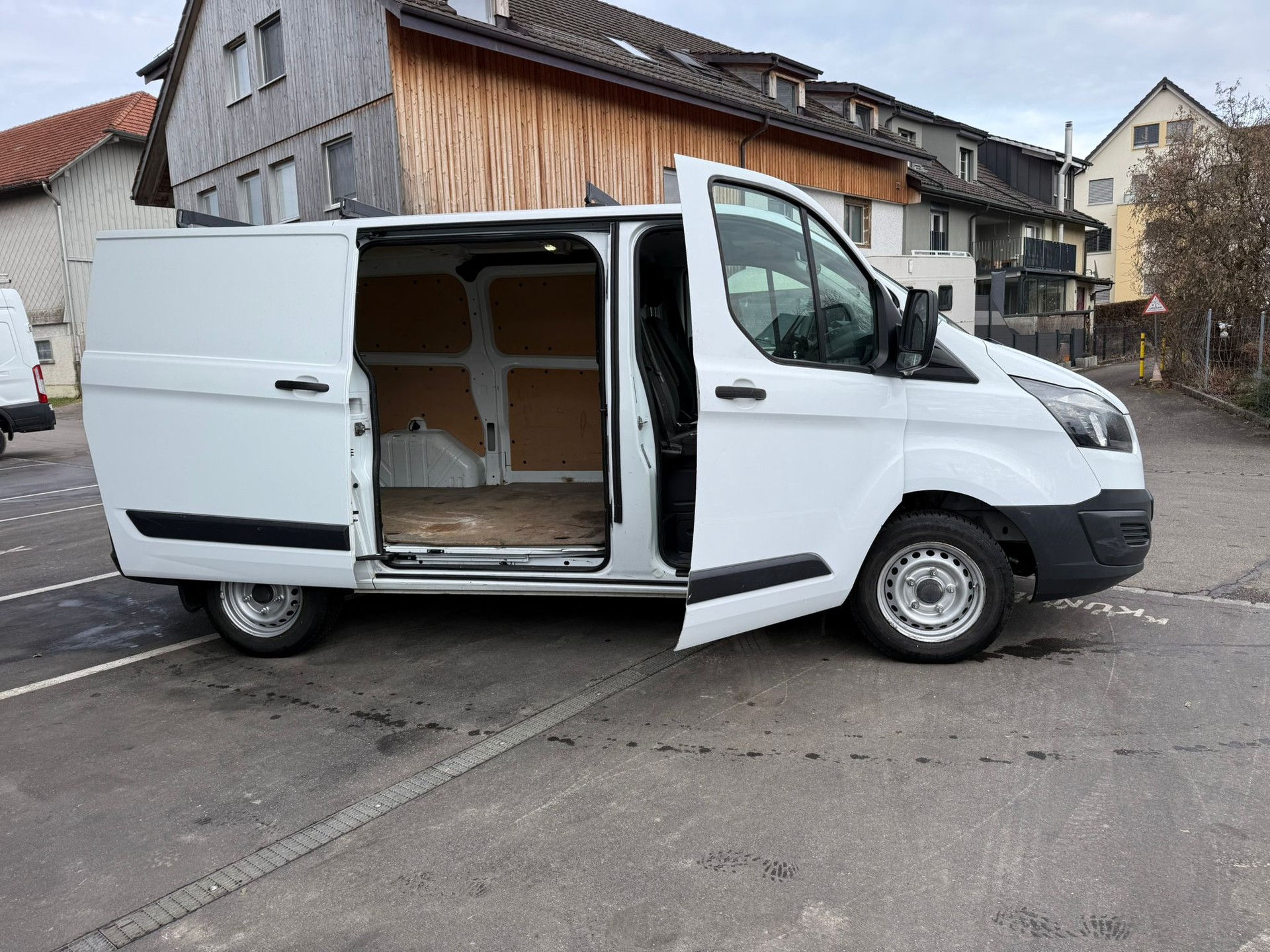 FORD Transit Custom Van 270 L1H1 Ambiente-image-9