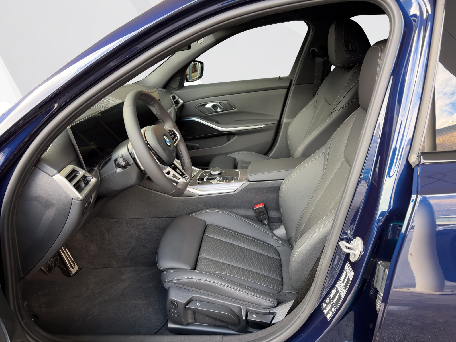 BMW 320d xDrive Touring-image-8