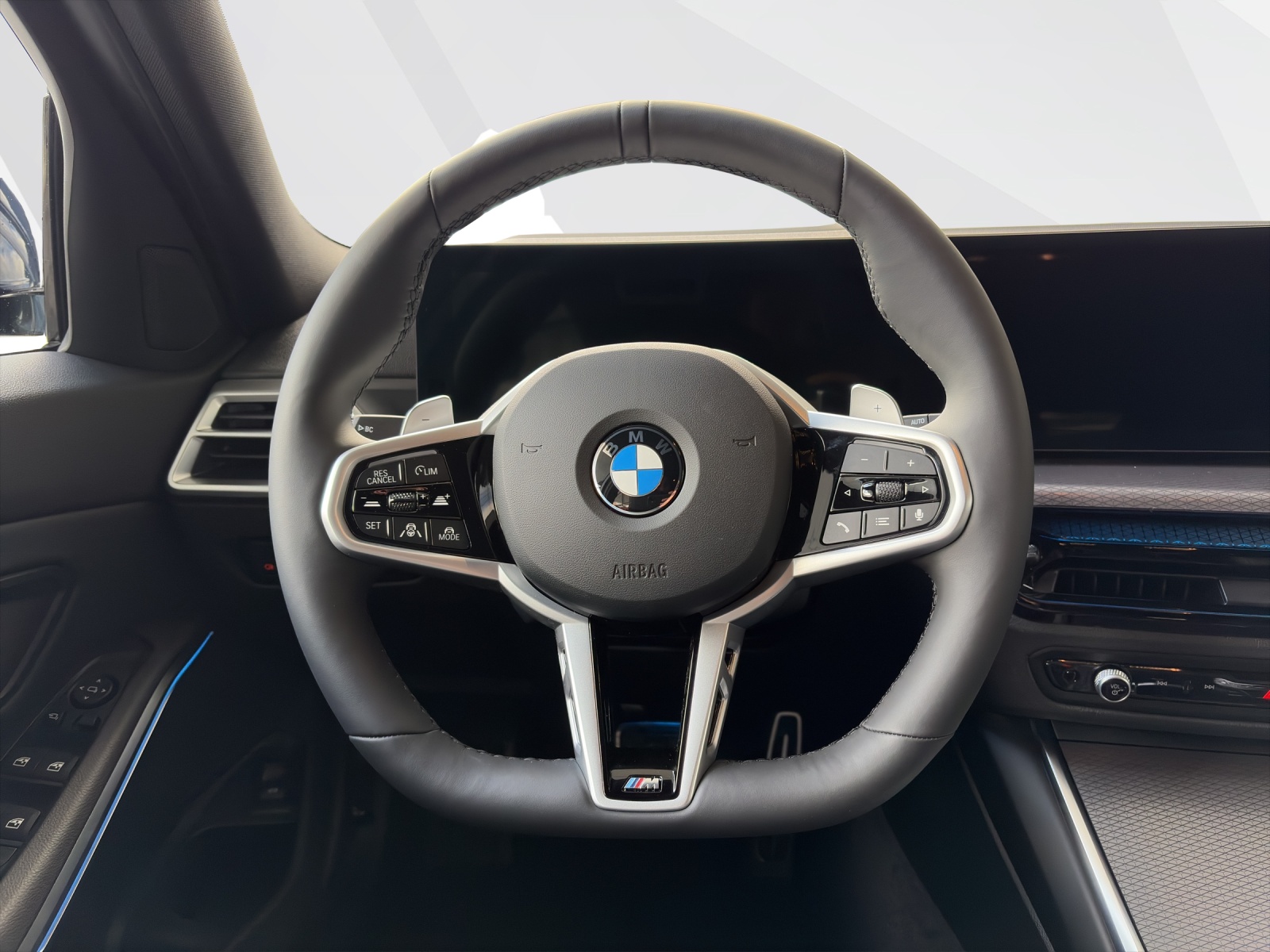 BMW 320d xDrive Touring-image-10
