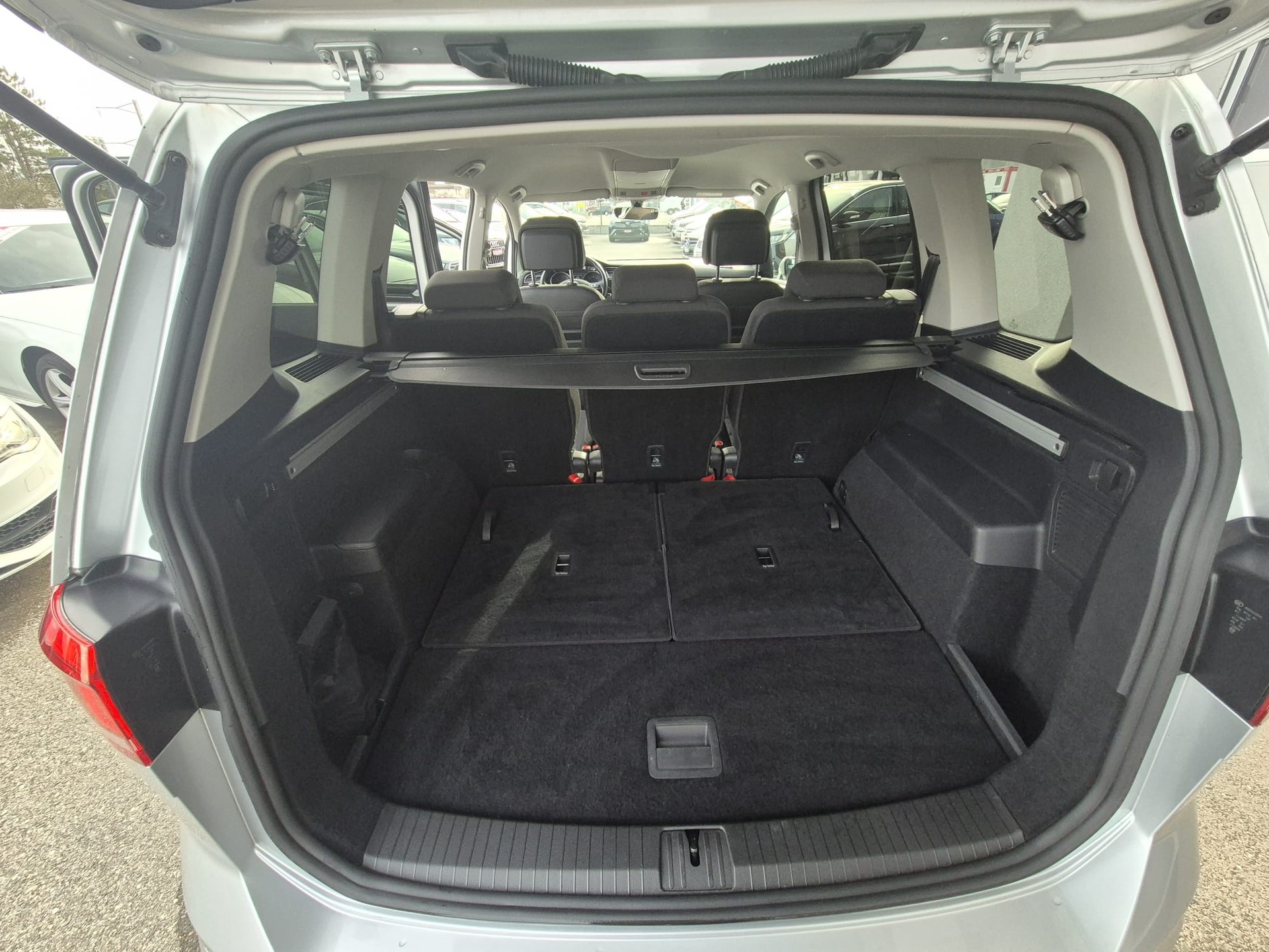 VW Touran 2.0 TDI BlueMotion Technology Comfortline DSG-image-11