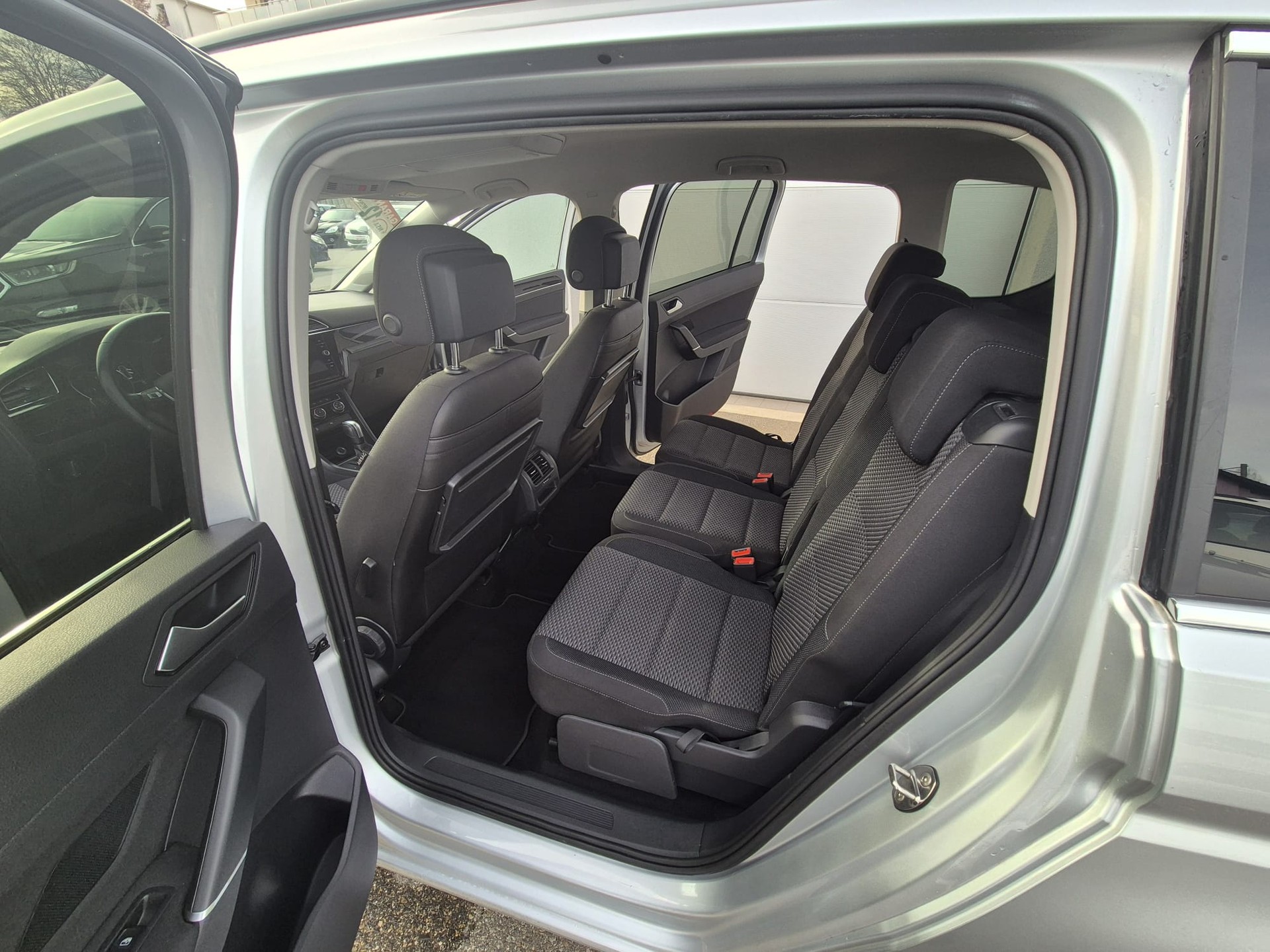 VW Touran 2.0 TDI BlueMotion Technology Comfortline DSG-image-9