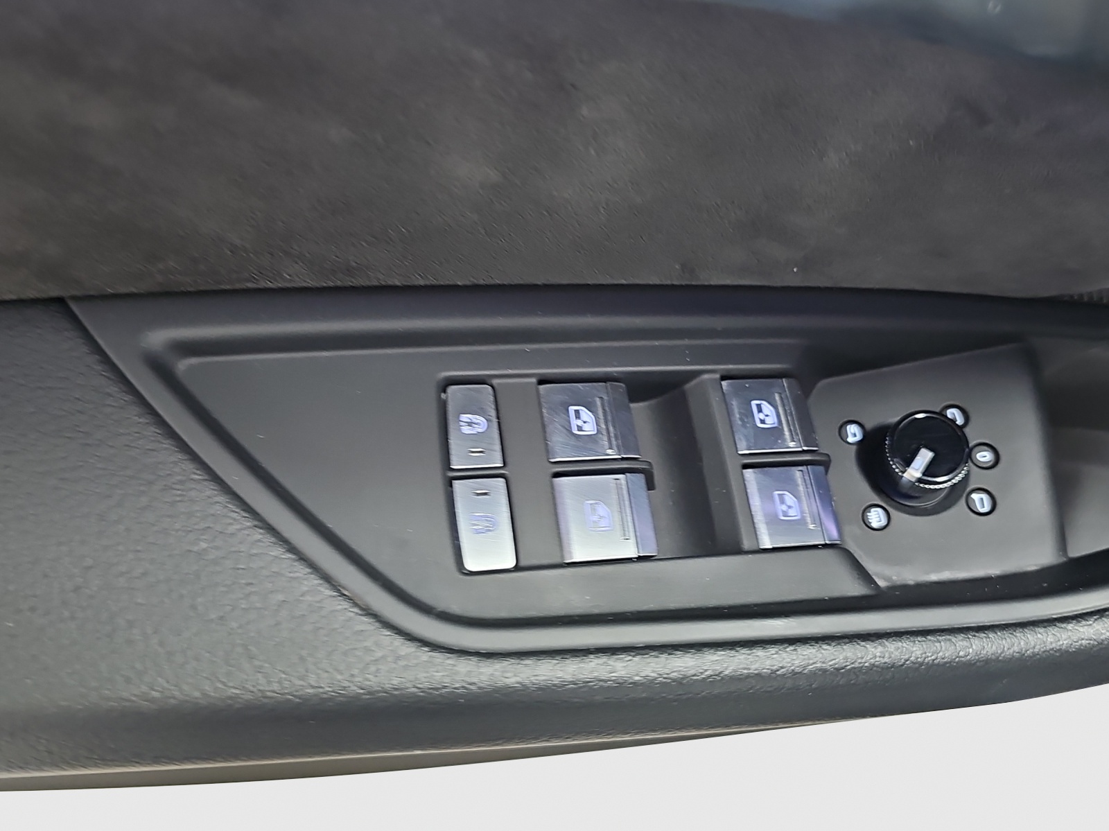 AUDI e-tron S Sportback quattro-image-16