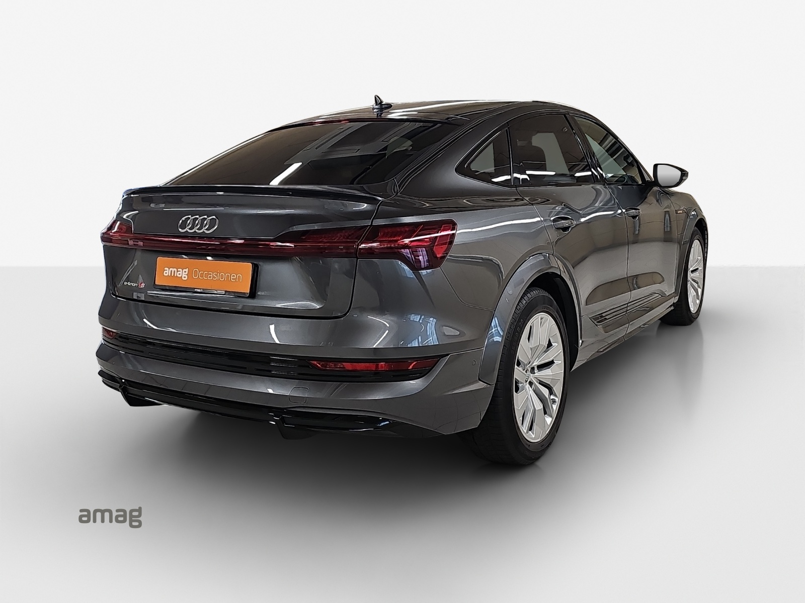 AUDI e-tron S Sportback quattro-image-5
