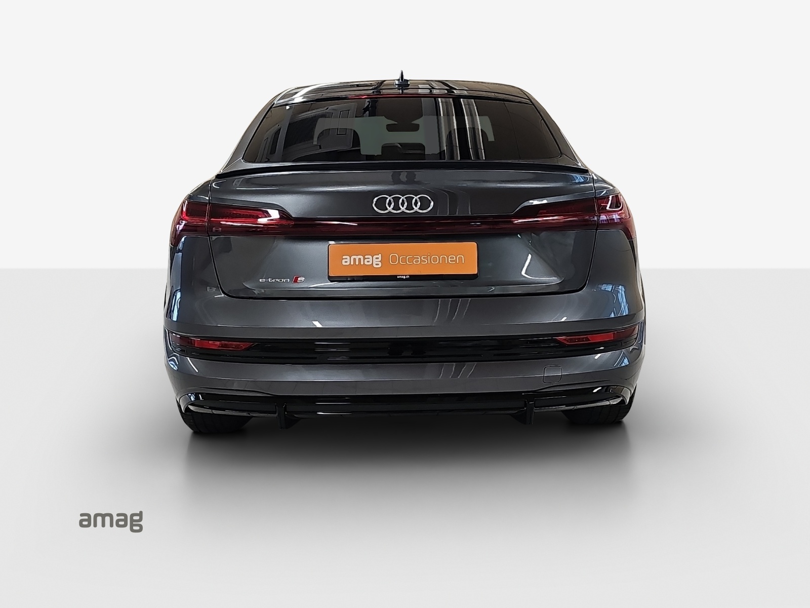 AUDI e-tron S Sportback quattro-image-4